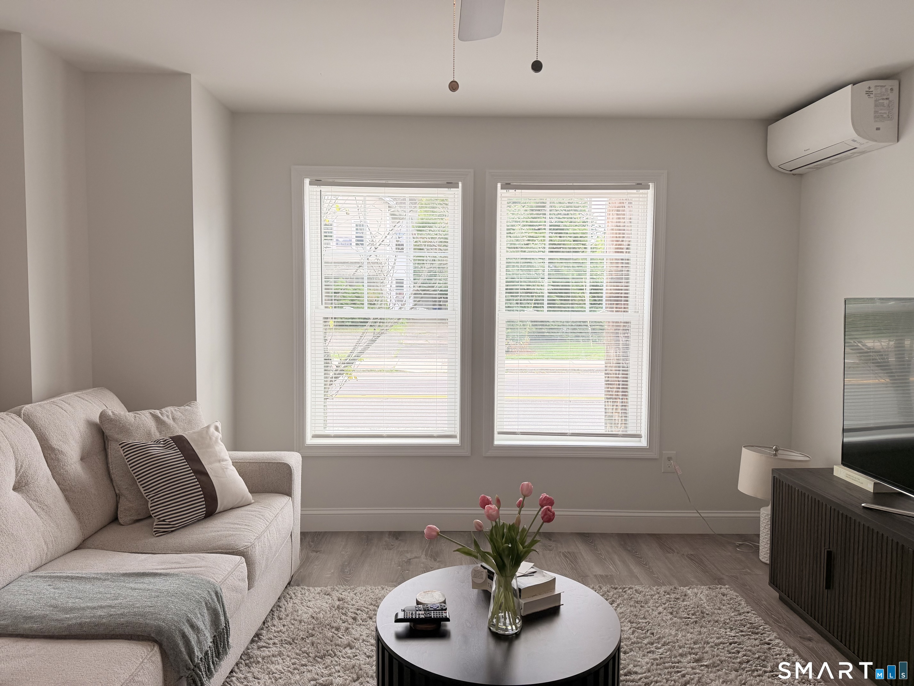 1085-4 Whalley 4 Avenue Property Photo 5