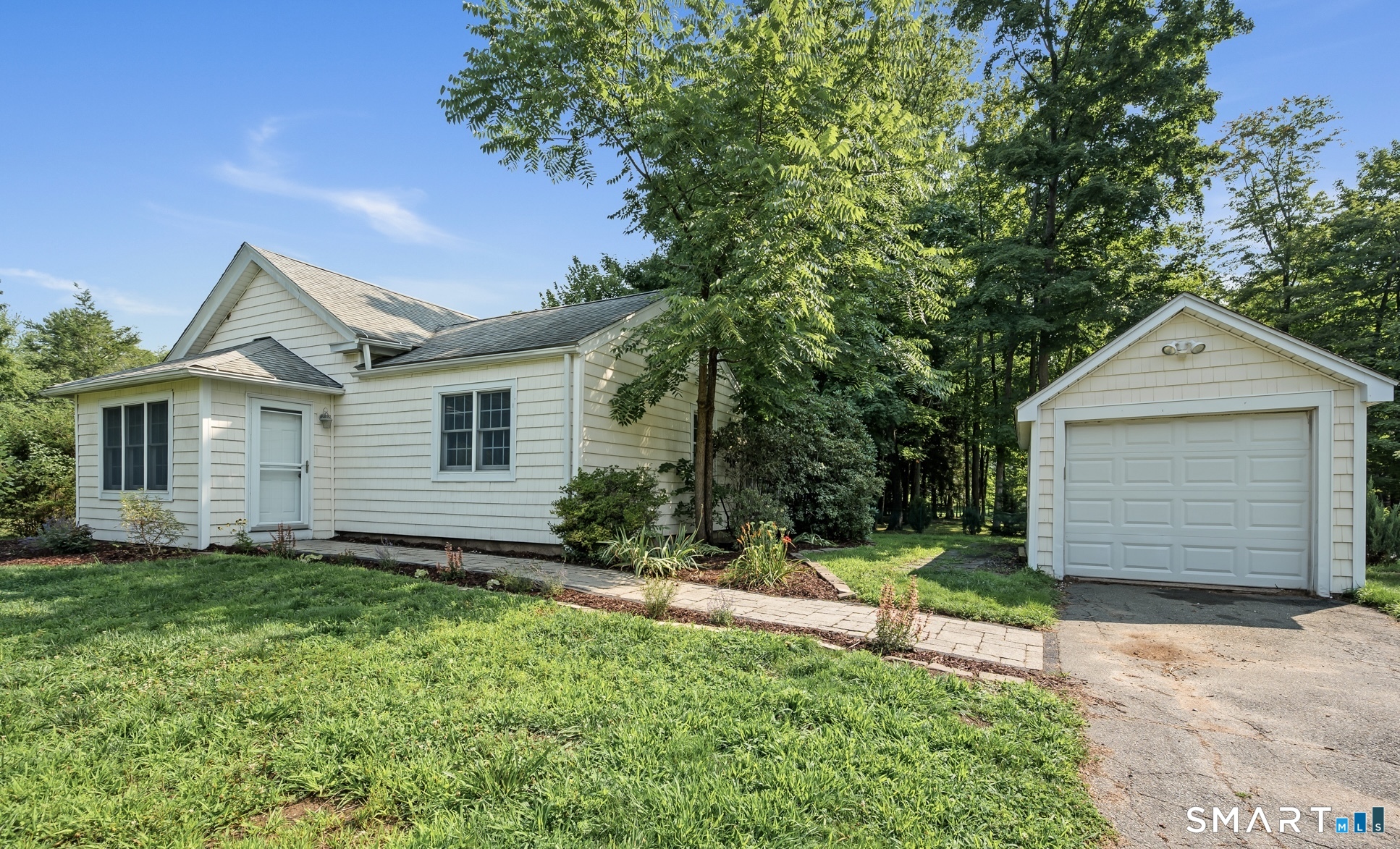2044 Manchester Road Property Photo 1