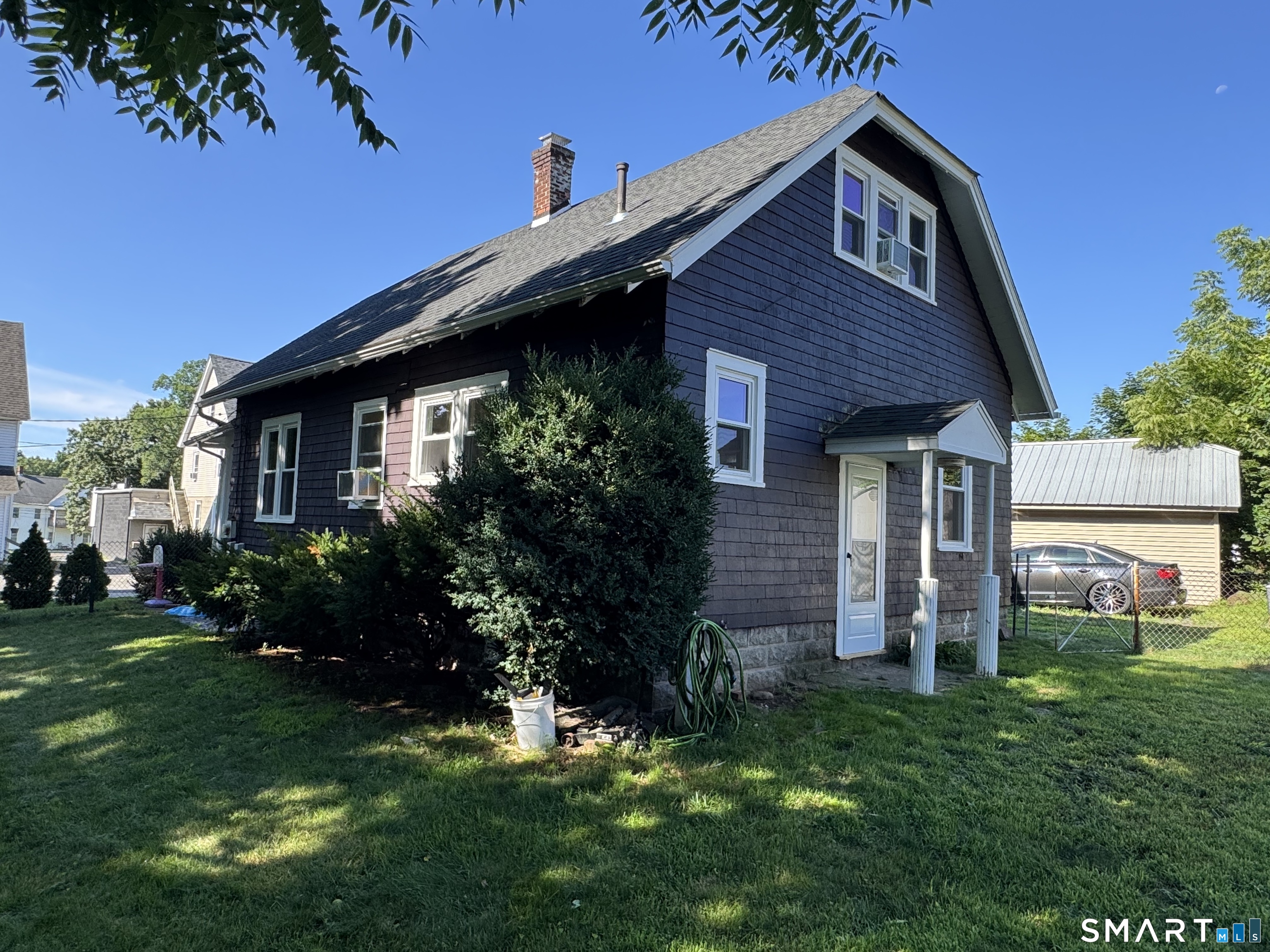 383 Center Street Property Photo 5