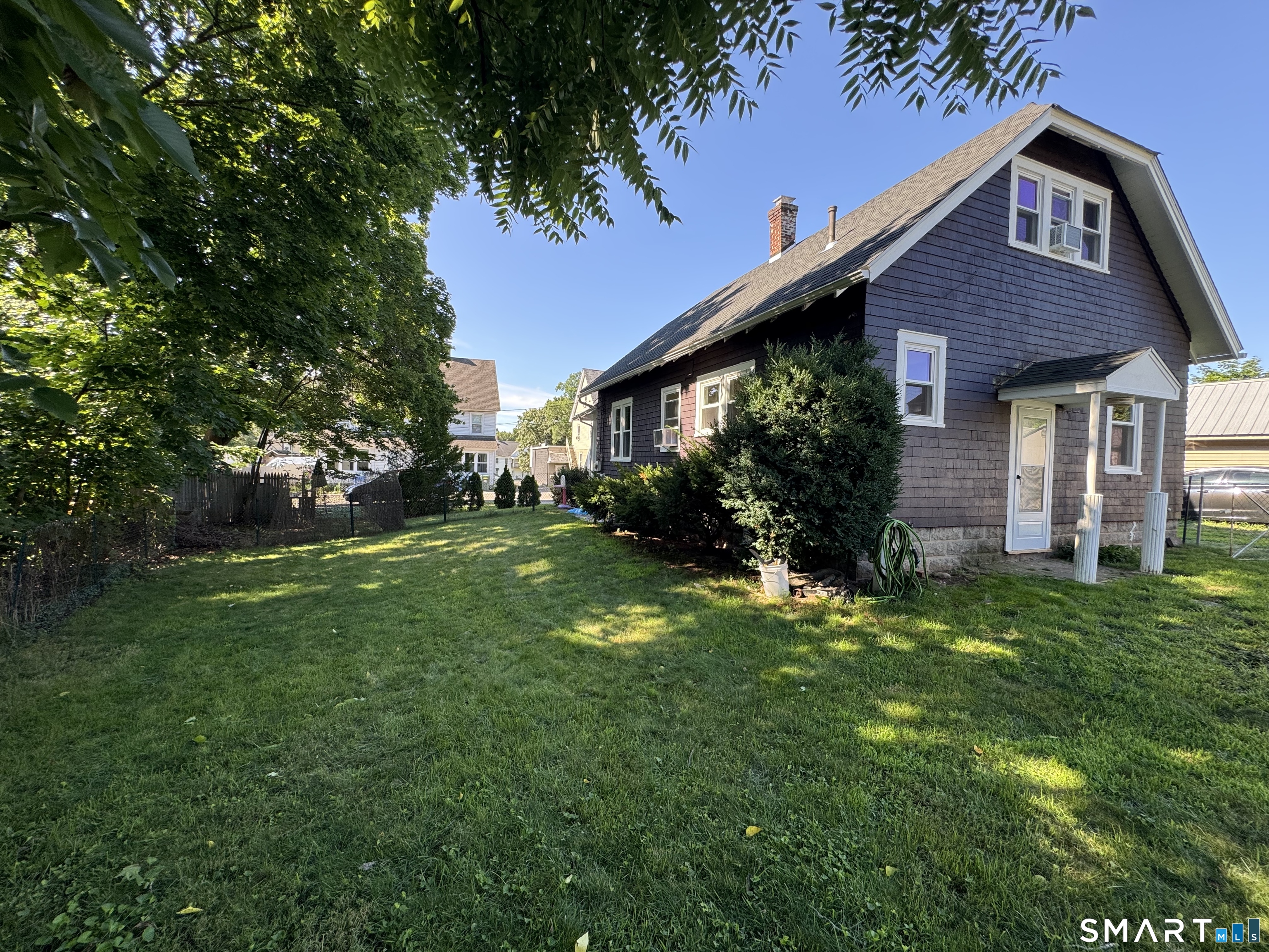 383 Center Street Property Photo 6