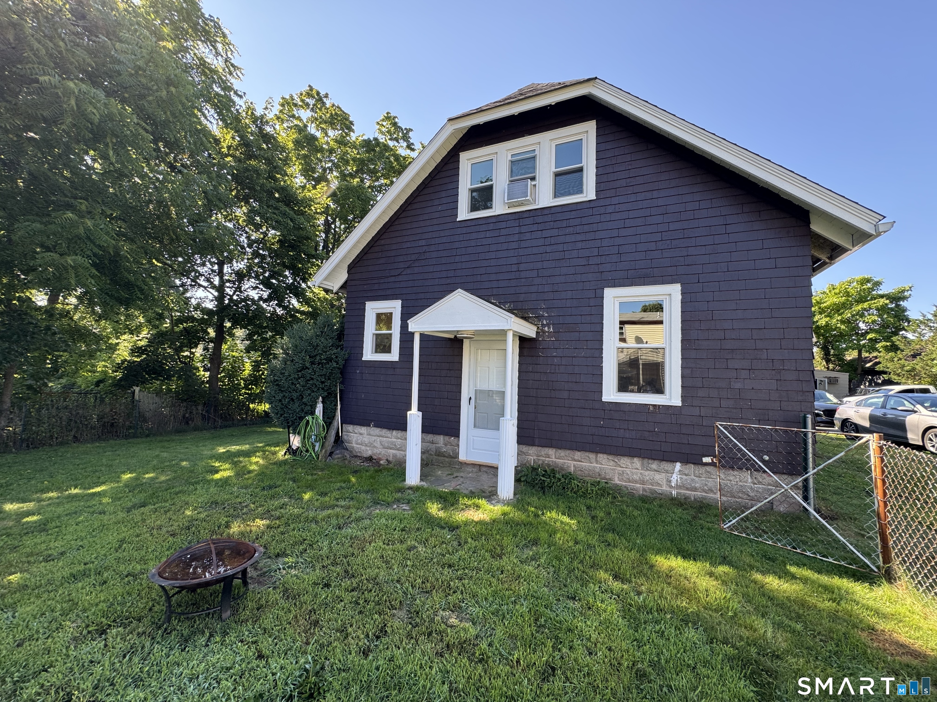 383 Center Street Property Photo 8
