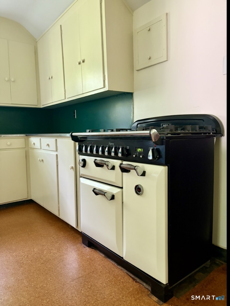 320 Valley Road Property Photo 16