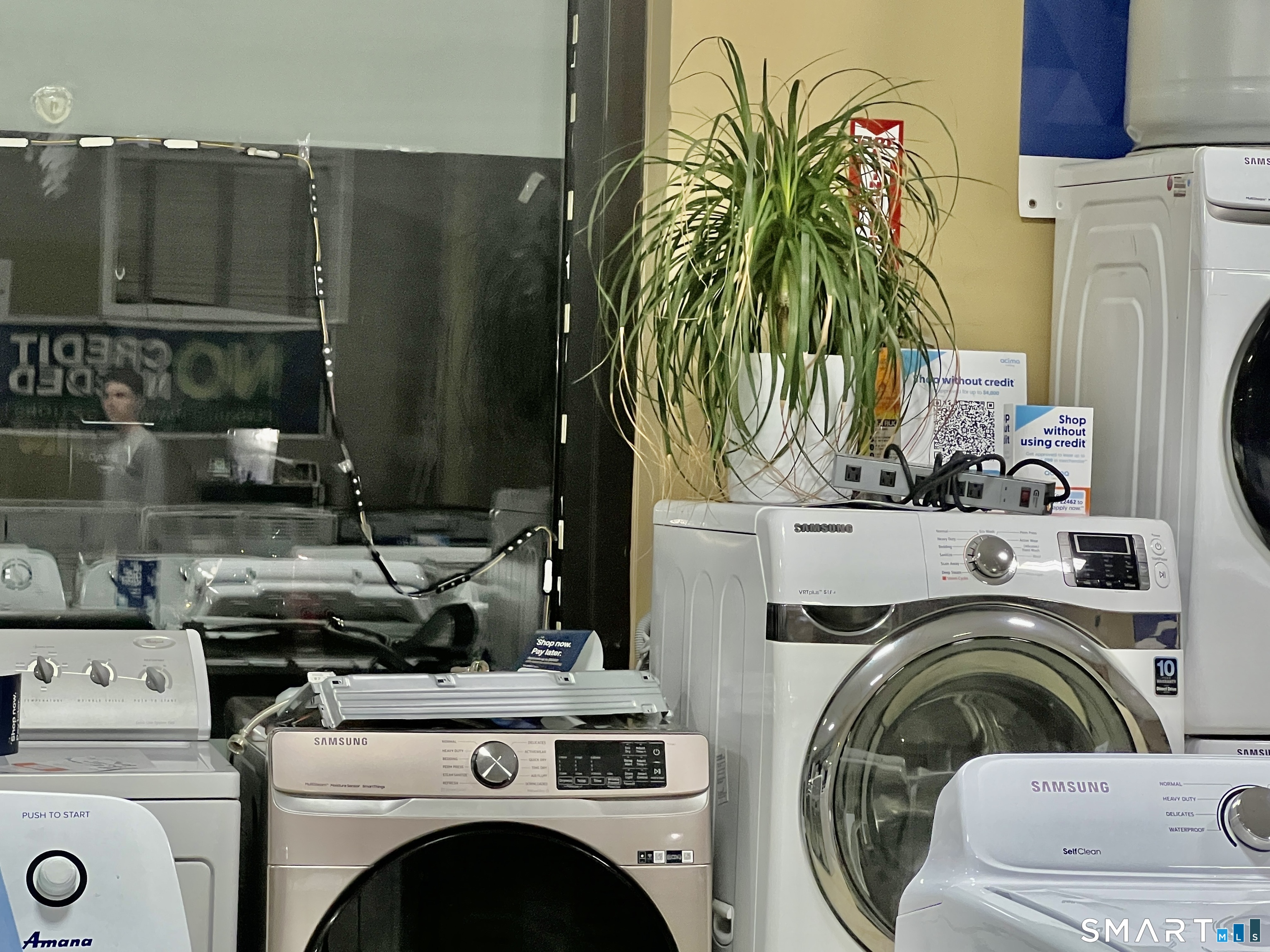 1014 Meriden Current Appliance Store Road Property Photo 1