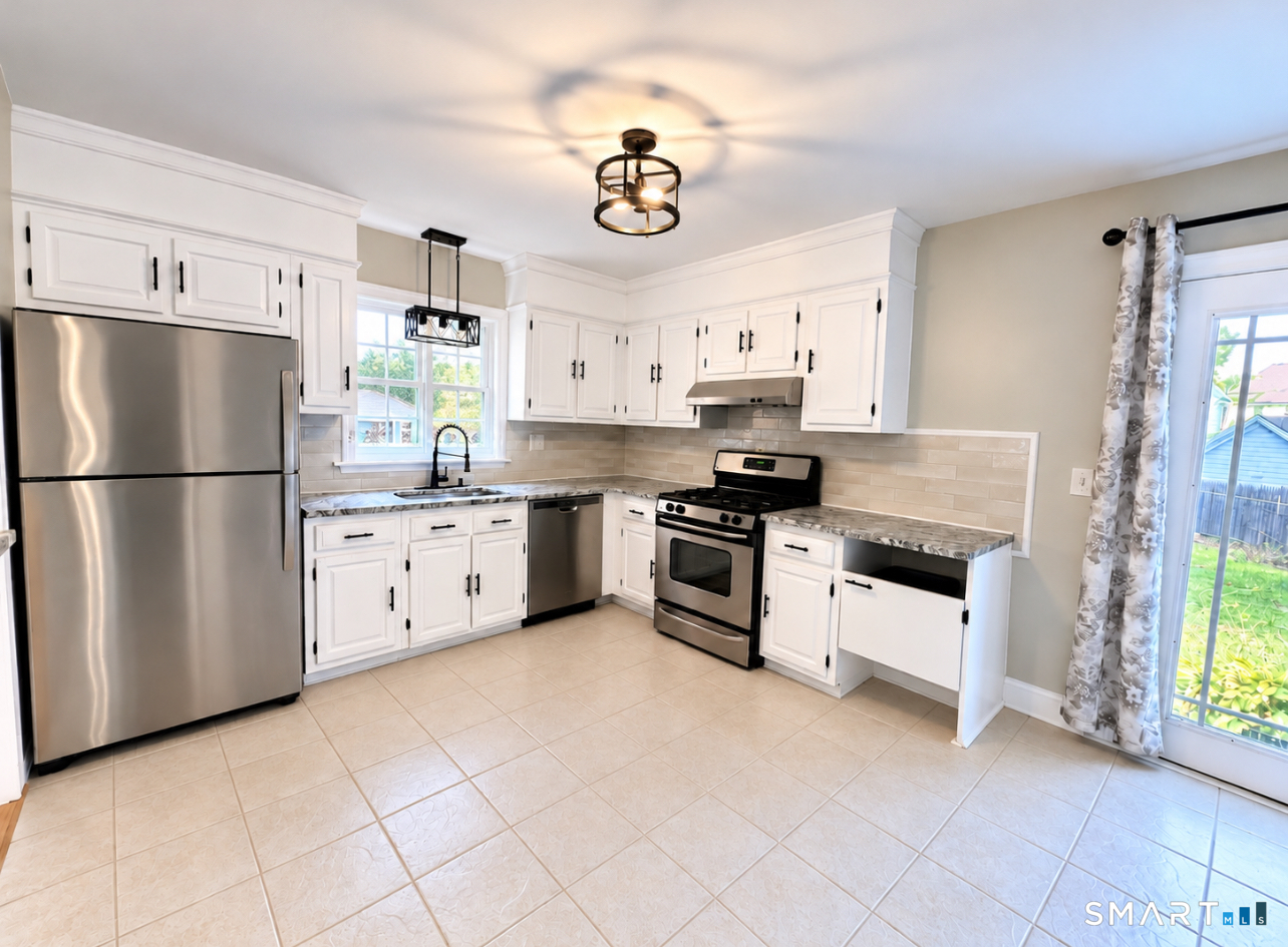 1079 Brooklawn Avenue Property Photo 7