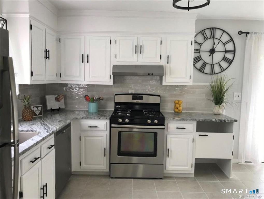 1079 Brooklawn Avenue Property Photo 8