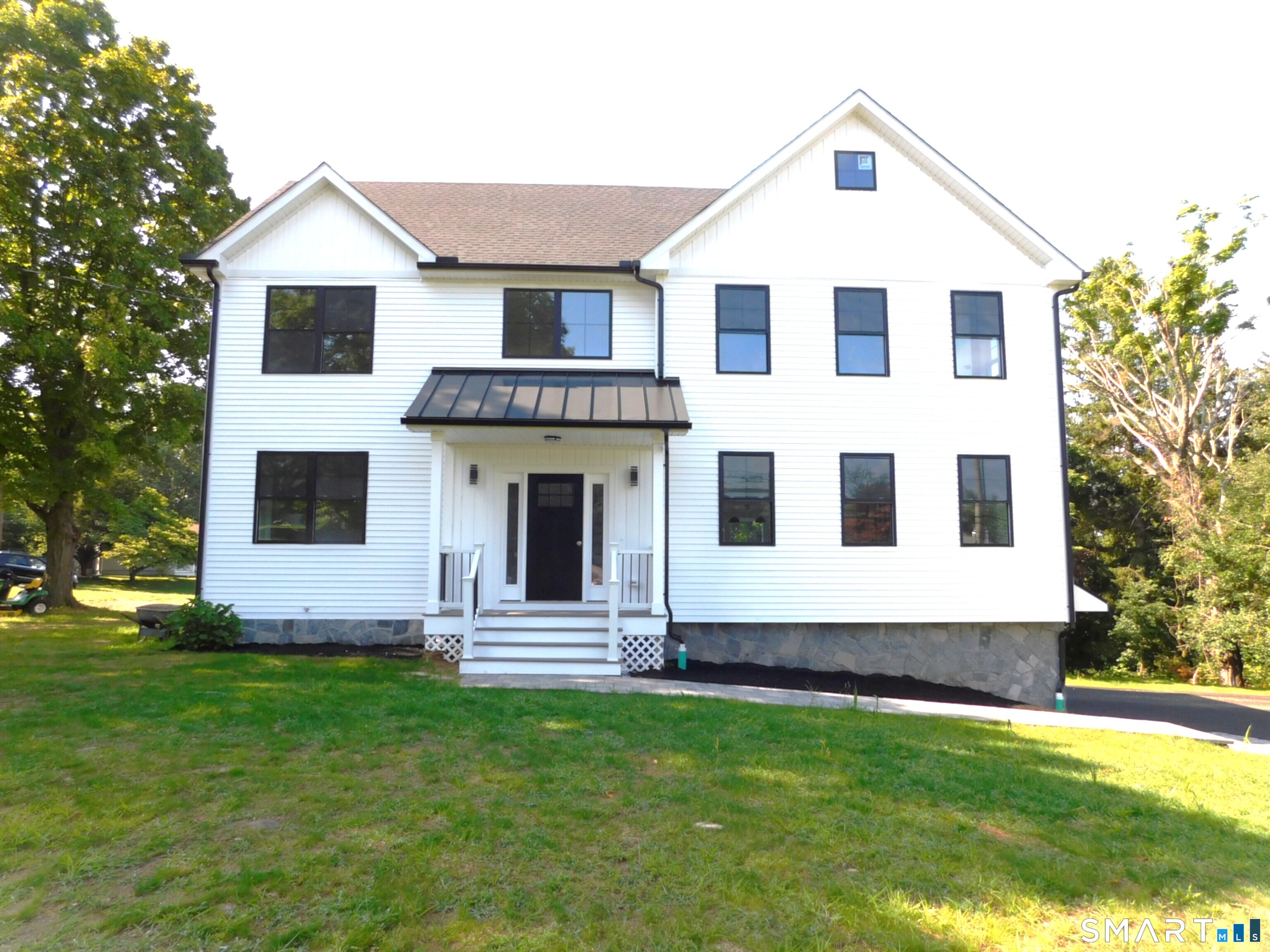 60 Mohegan Road Property Photo 1