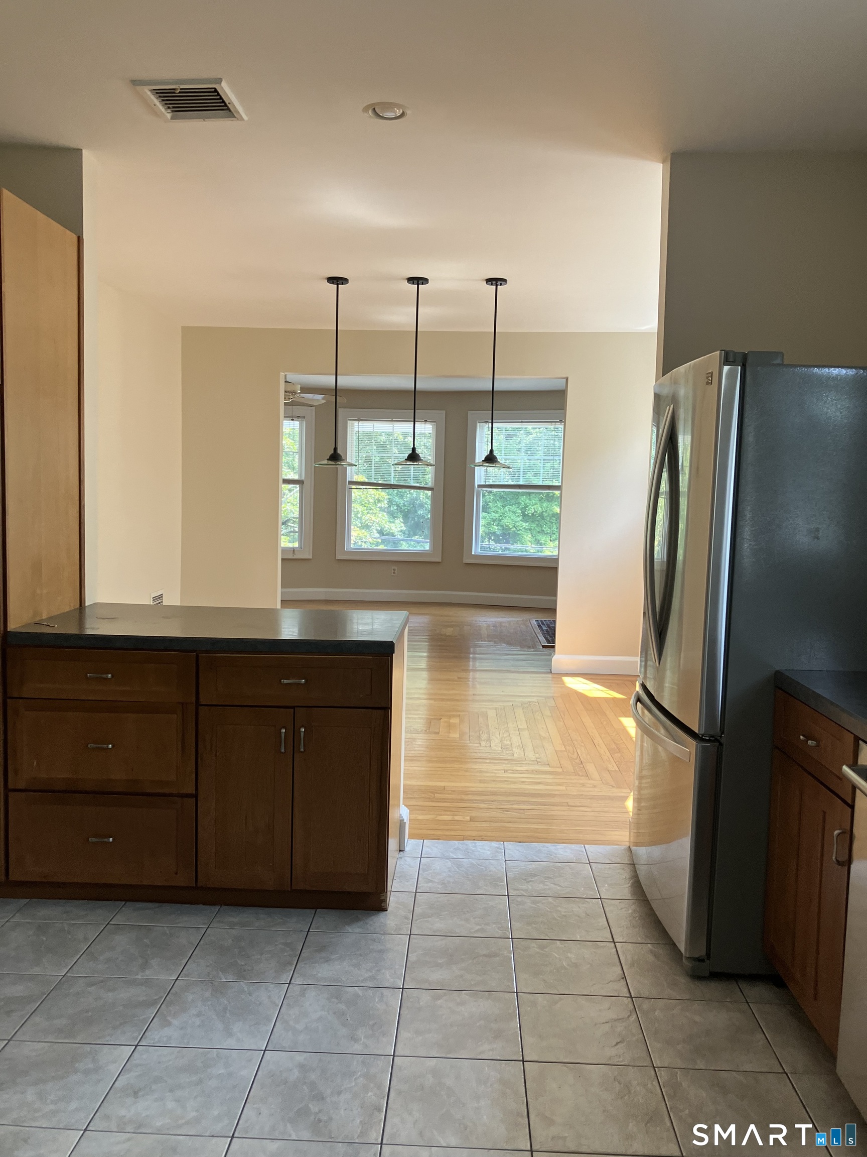 356 Yale 2 Avenue Property Photo 6