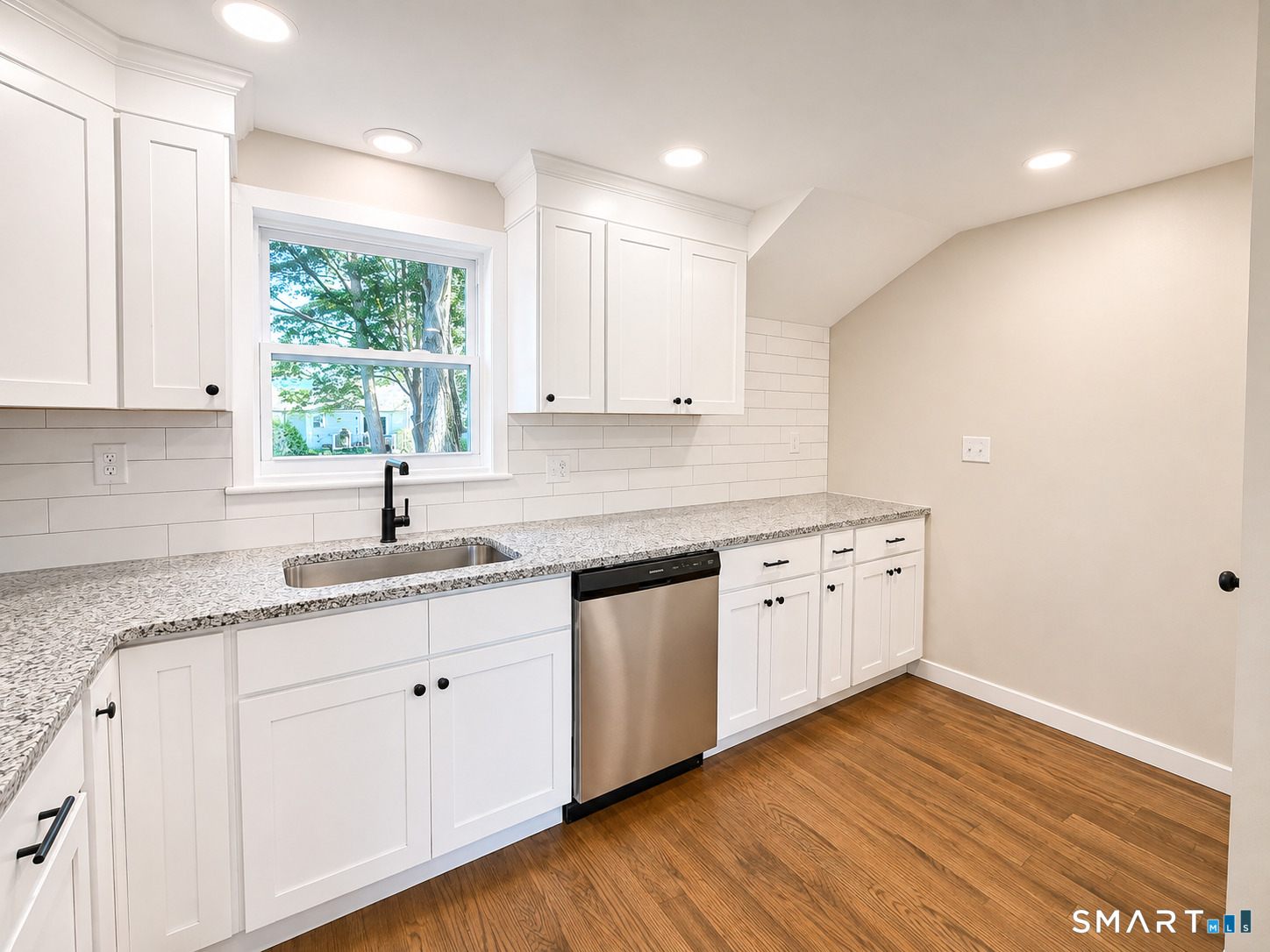 127 Shadycrest Drive Property Photo 3