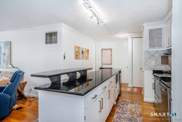 1 Gold 3d Street Property Photo 2