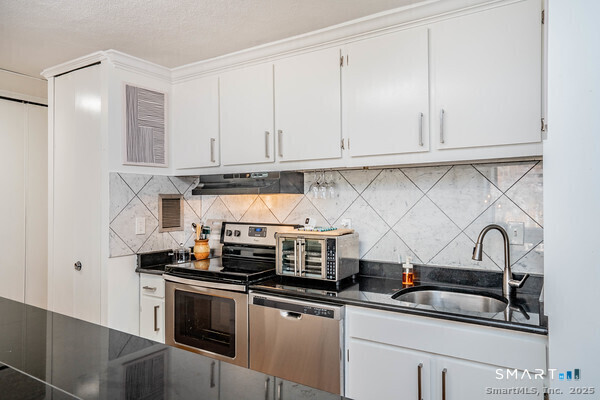 1 Gold 3d Street Property Photo 3