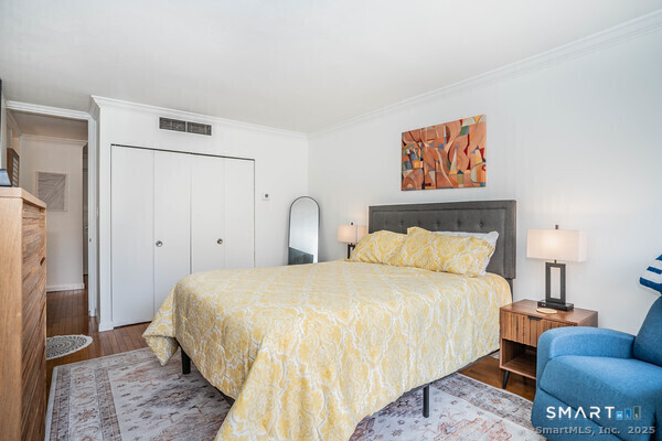 1 Gold 3d Street Property Photo 12