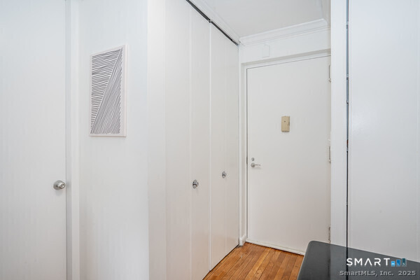 1 Gold 3d Street Property Photo 14