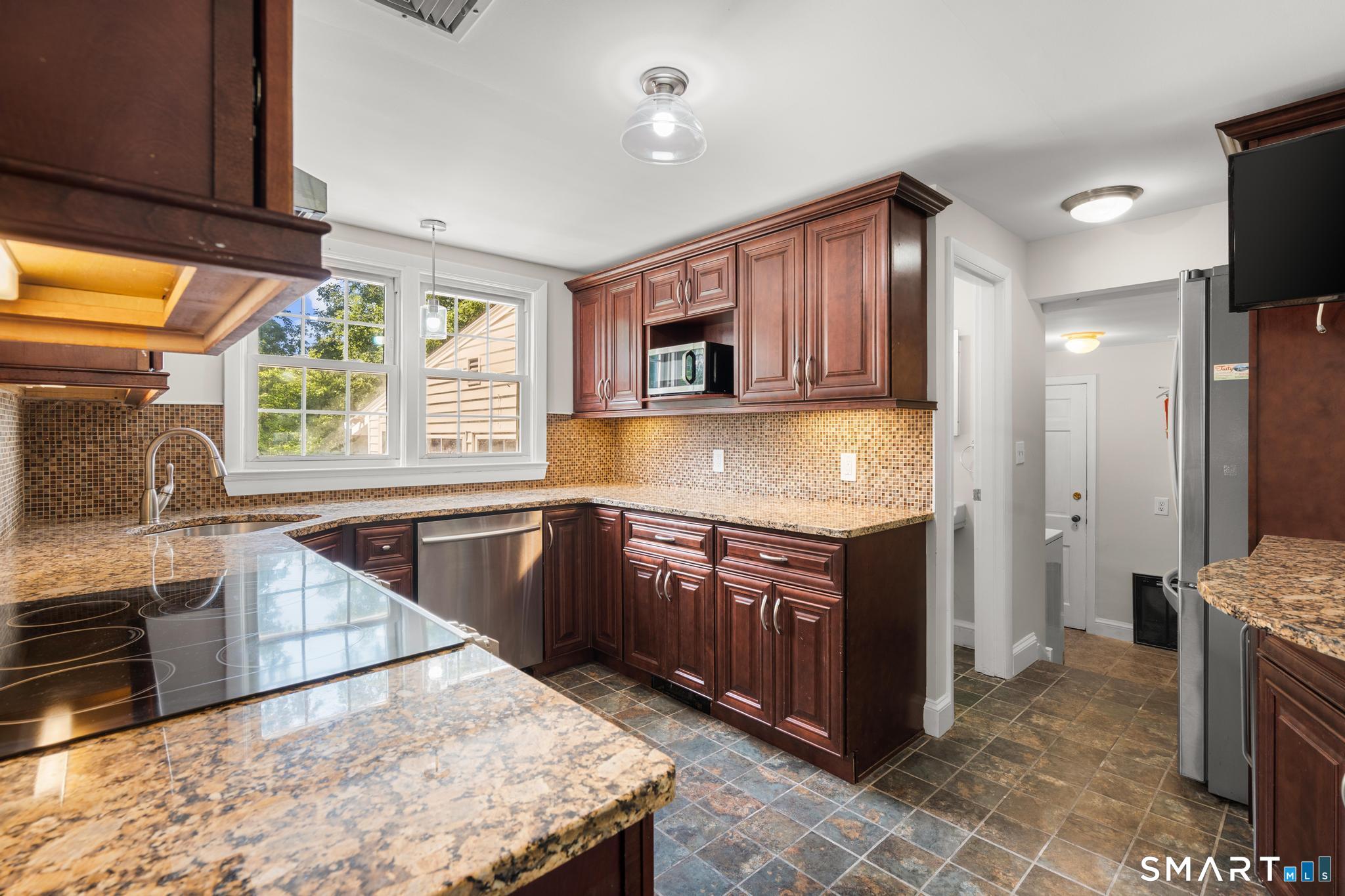 282 Tunxis Road Property Photo 7