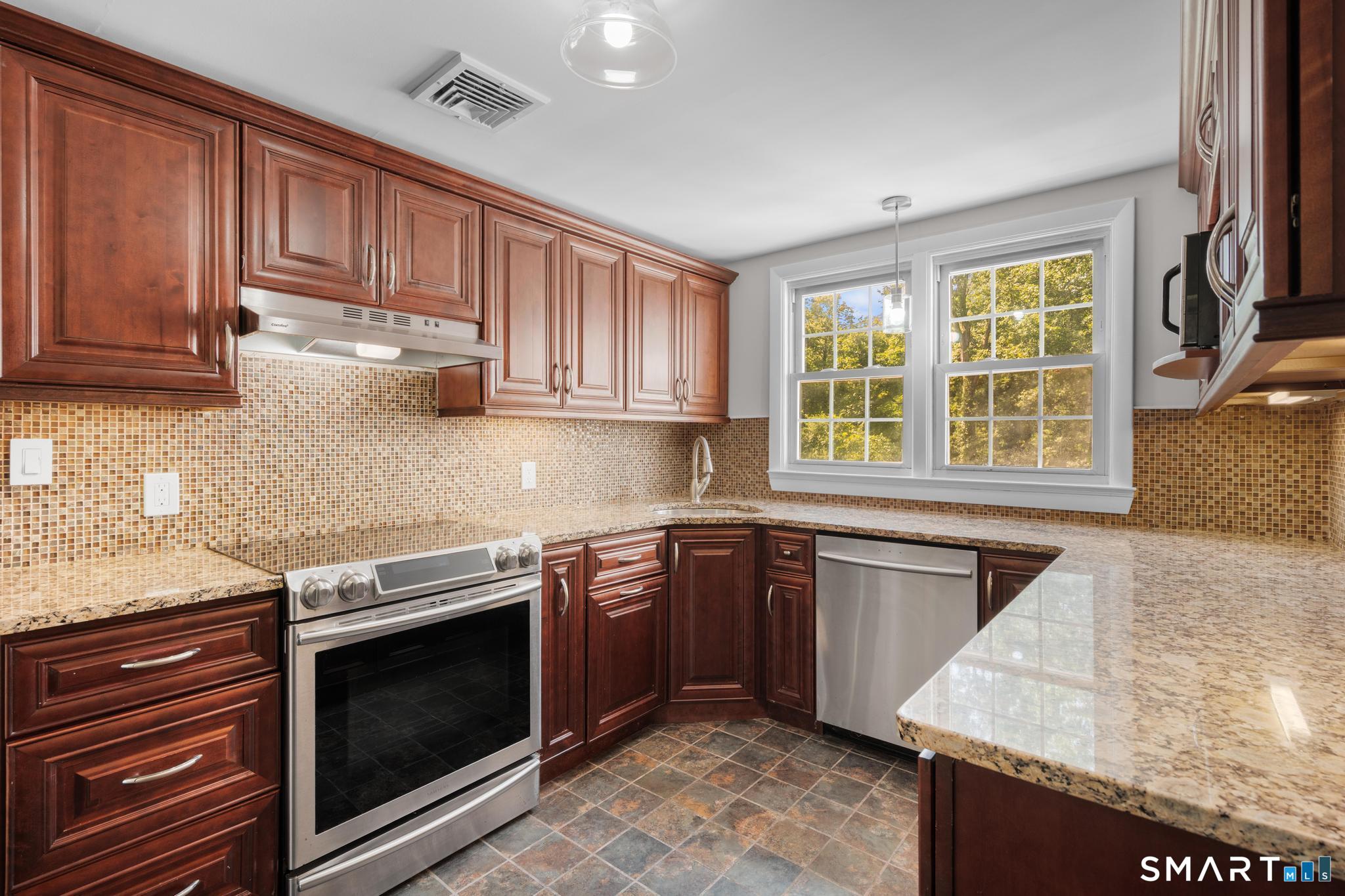 282 Tunxis Road Property Photo 8