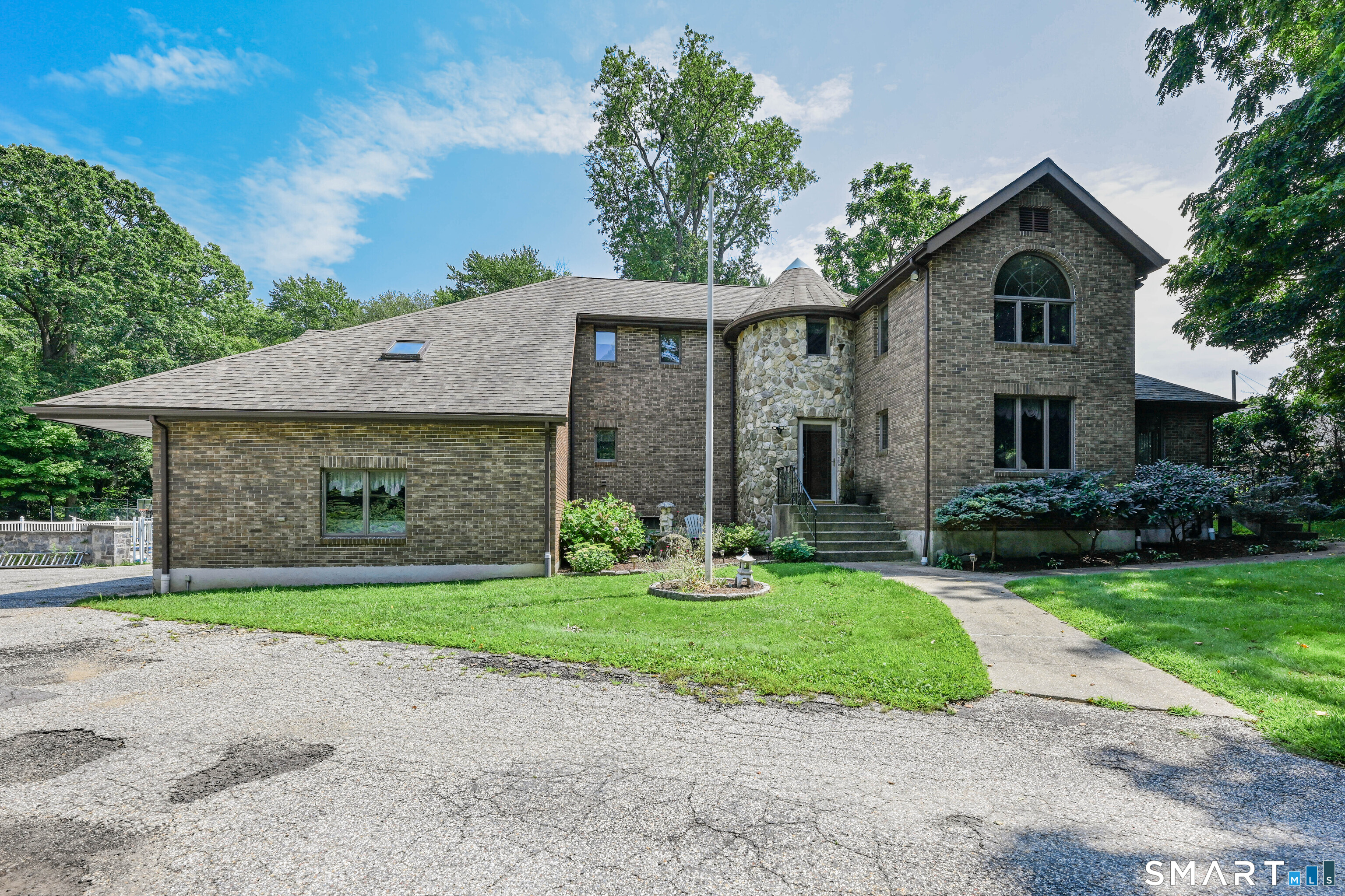 555 Davis Street Property Photo 1