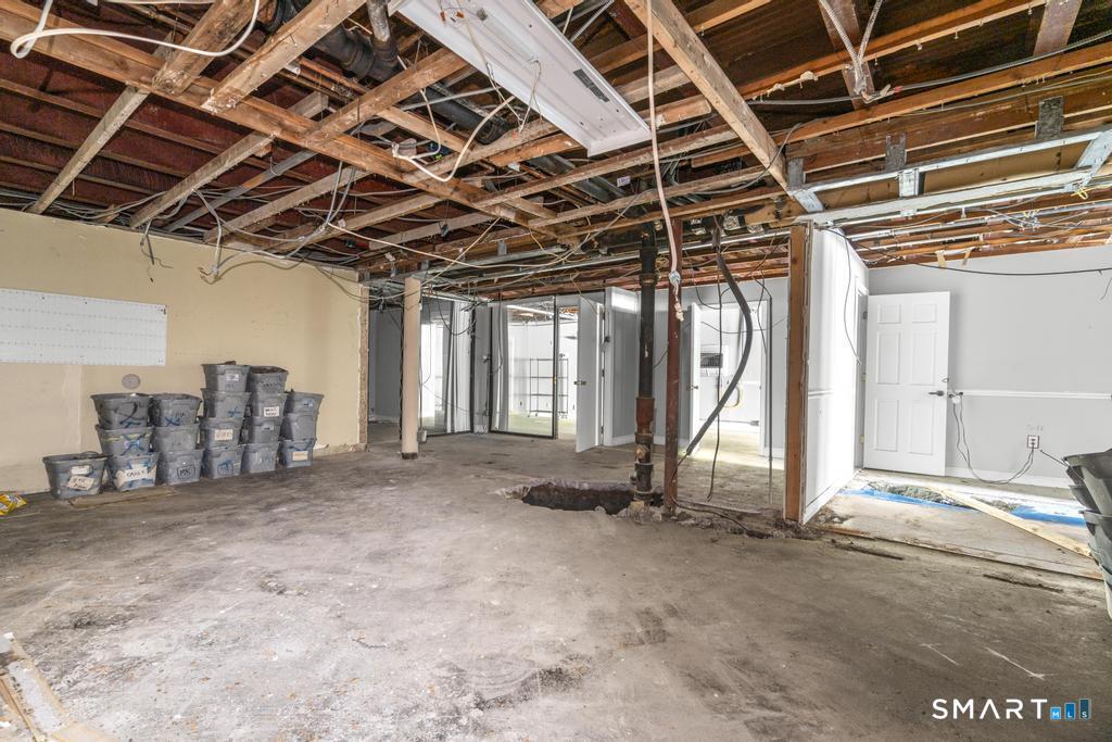621 Farmington Avenue Property Photo 8