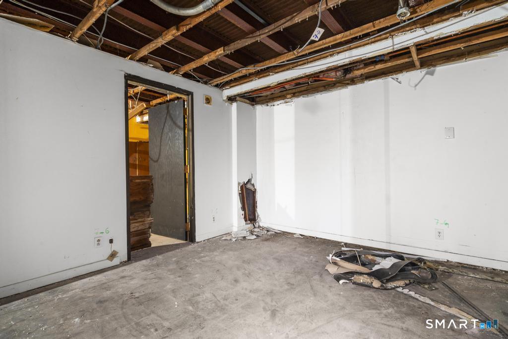 621 Farmington Avenue Property Photo 10