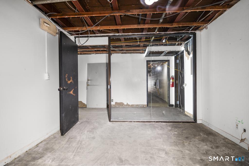 621 Farmington Avenue Property Photo 11
