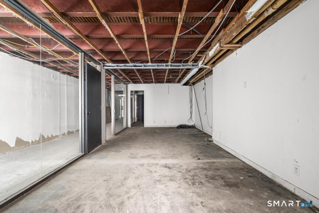621 Farmington Avenue Property Photo 13