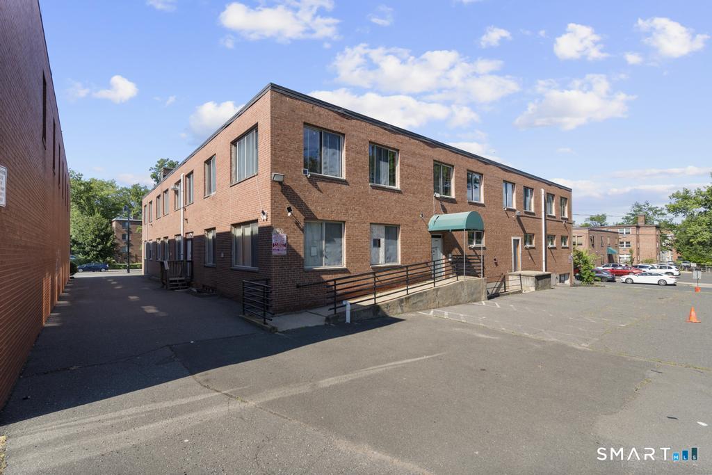 621 Farmington Avenue Property Photo 25