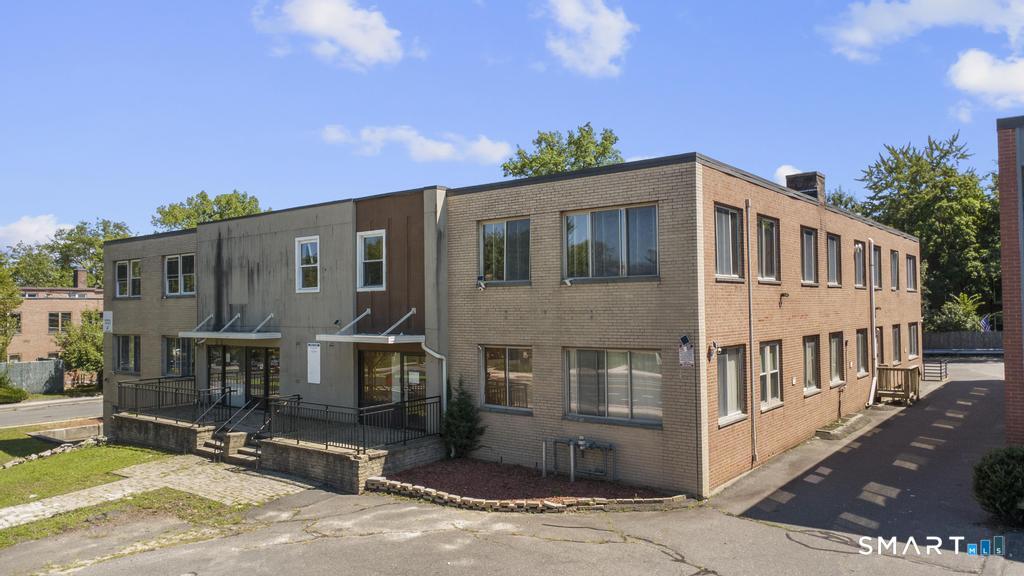 621 Farmington Avenue Property Photo 29
