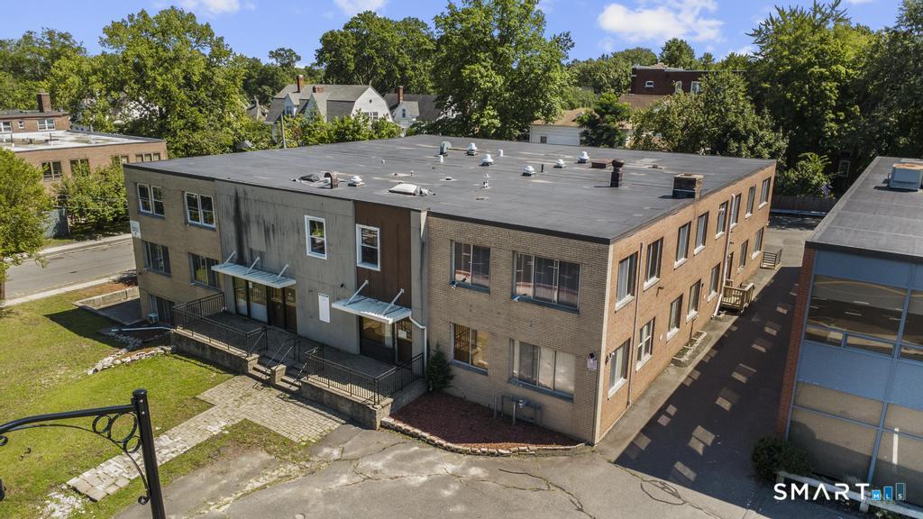 621 Farmington Avenue Property Photo 30