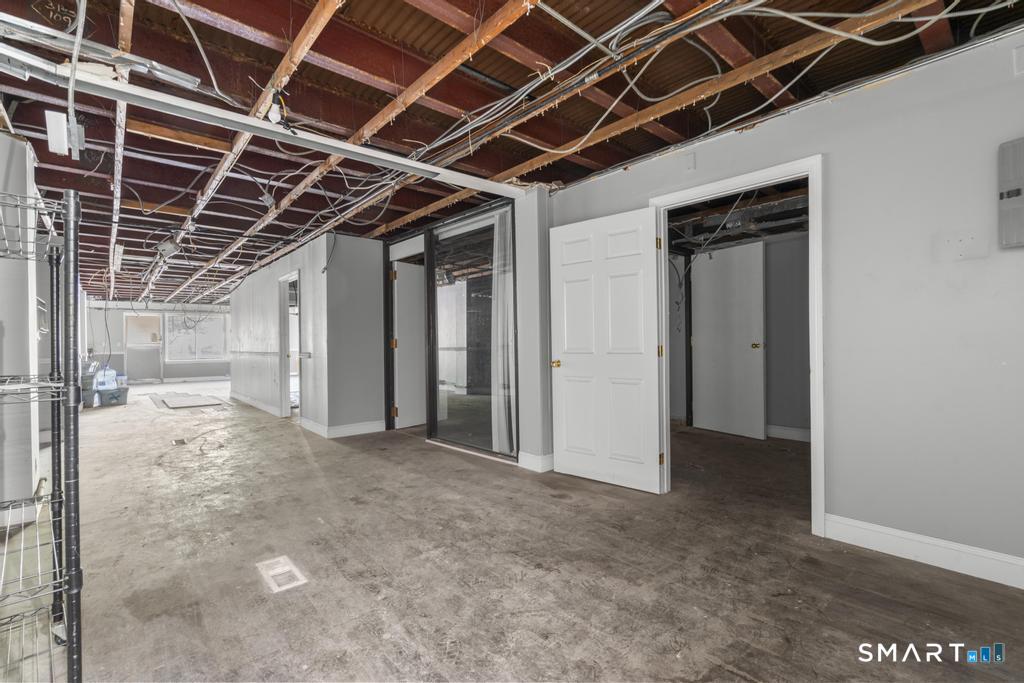 621 Farmington Avenue Property Photo 4