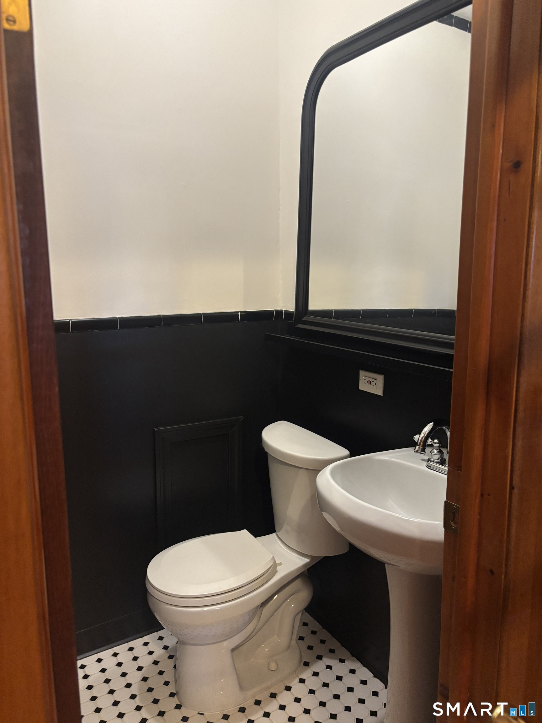 24 Broadway Street Property Photo 9