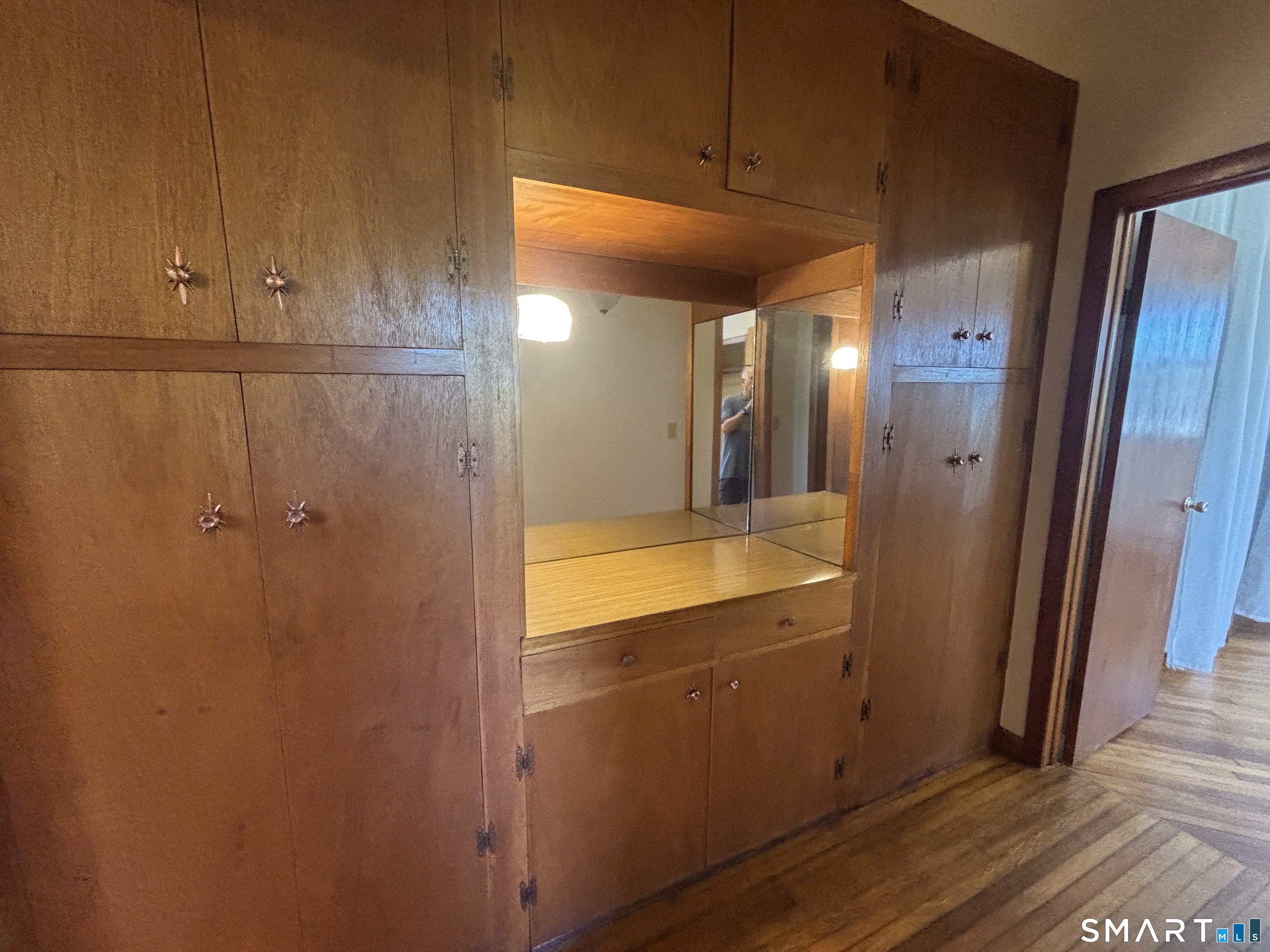 24 Broadway Street Property Photo 27