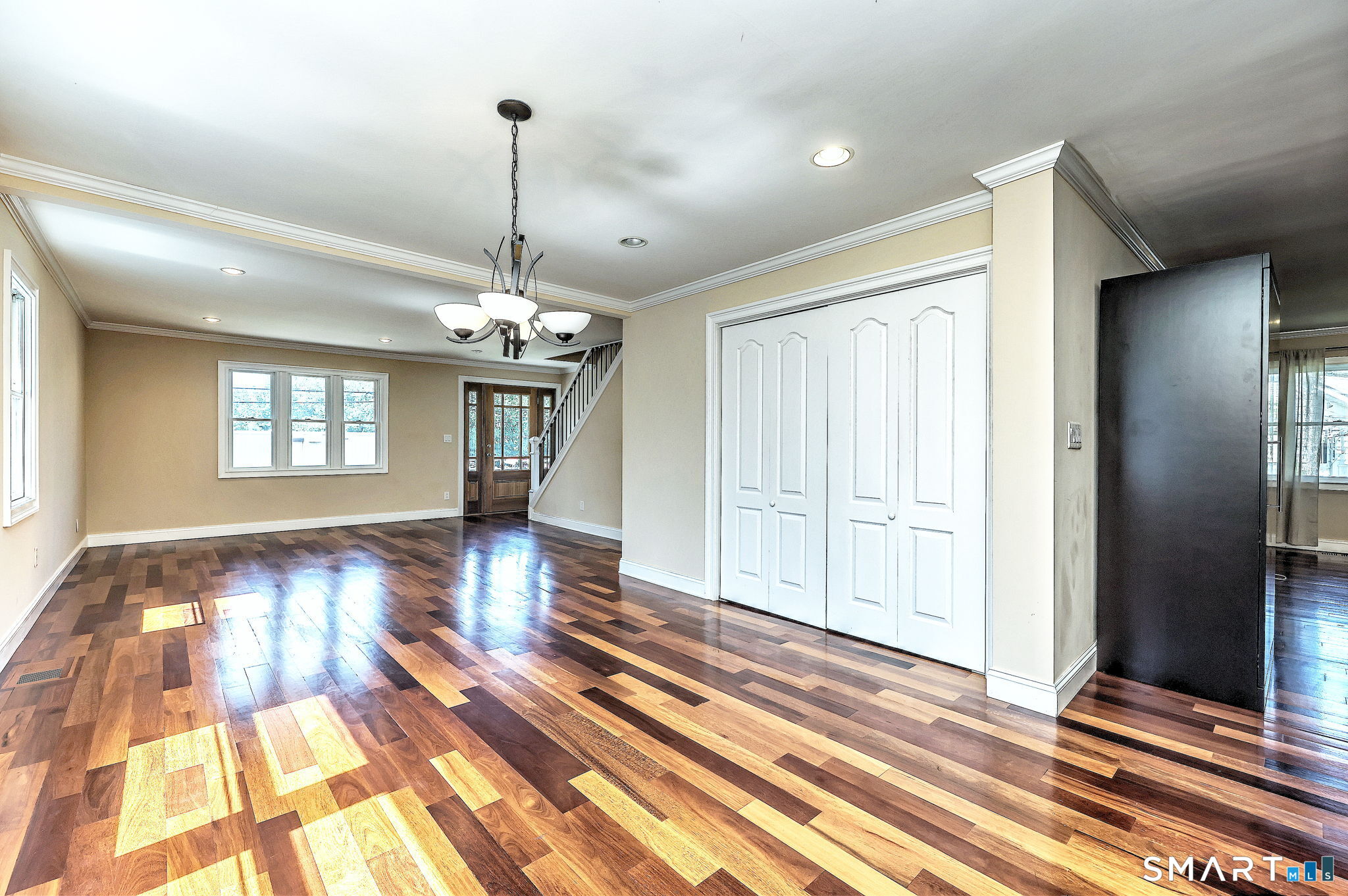 647 New Haven Avenue Property Photo 4