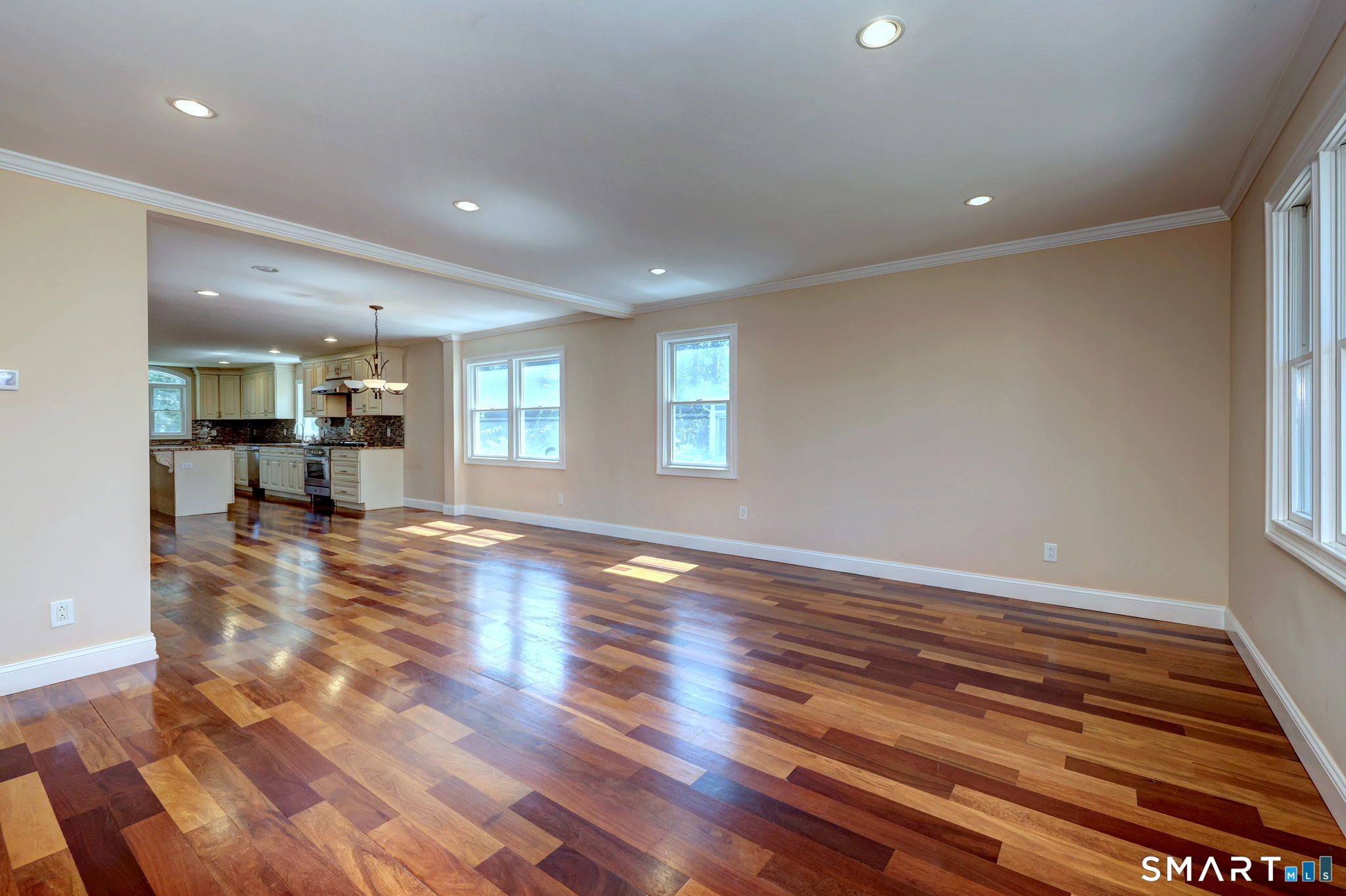 647 New Haven Avenue Property Photo 6