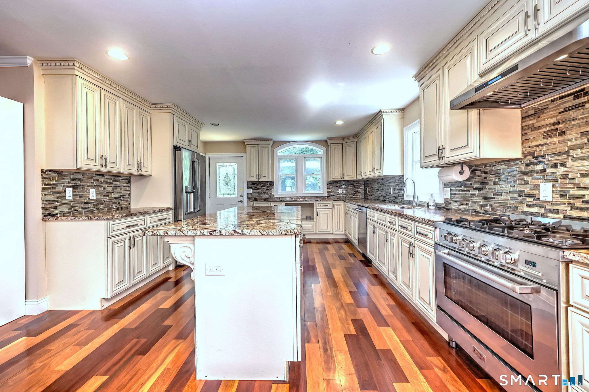 647 New Haven Avenue Property Photo 8