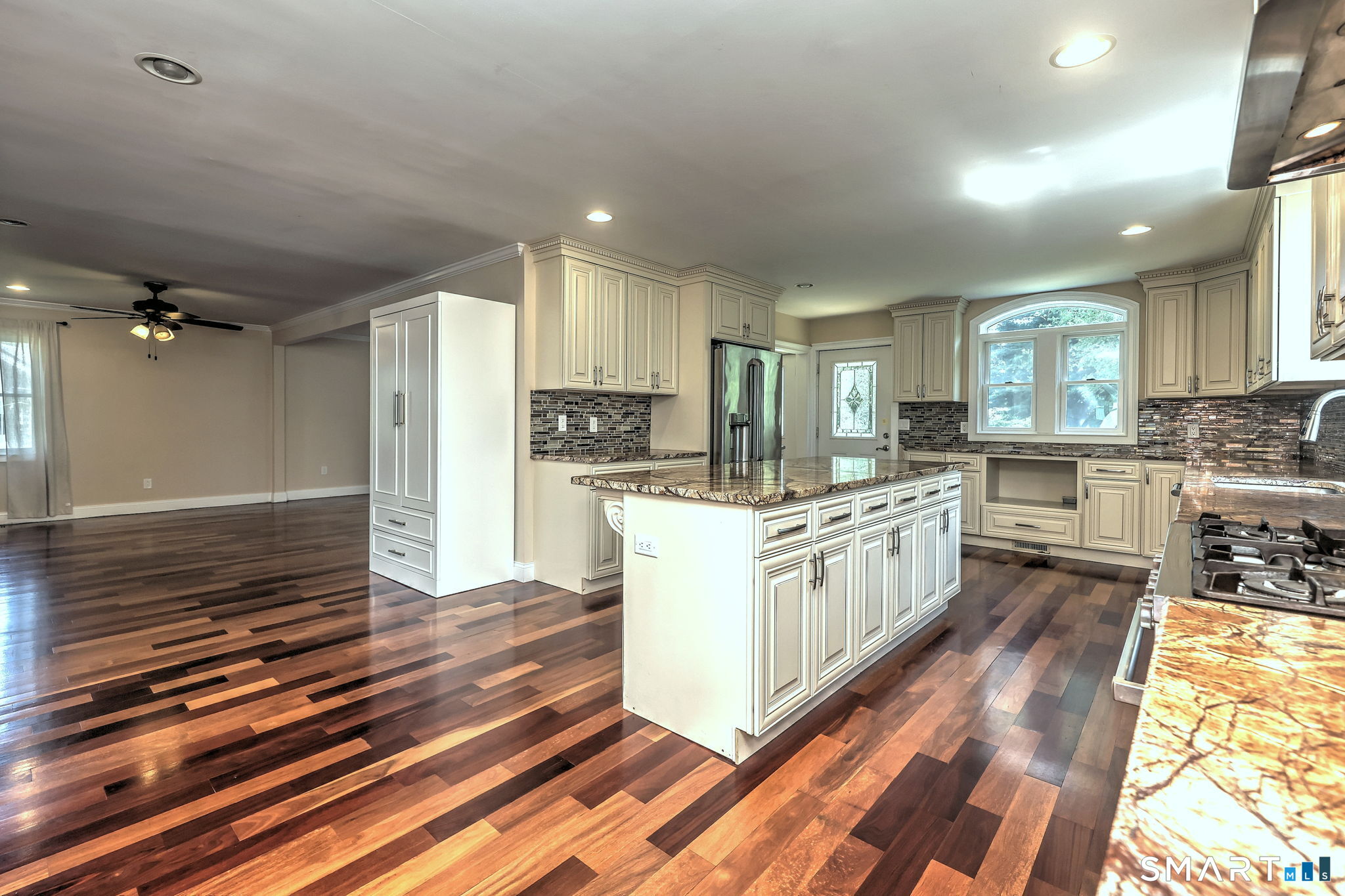 647 New Haven Avenue Property Photo 9