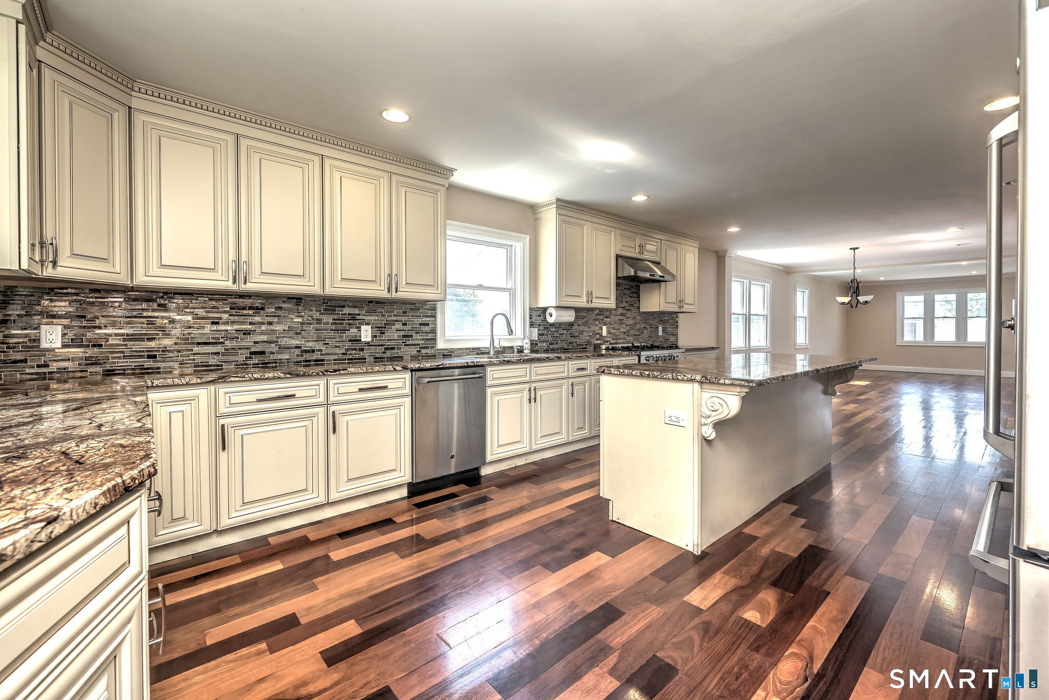 647 New Haven Avenue Property Photo 13