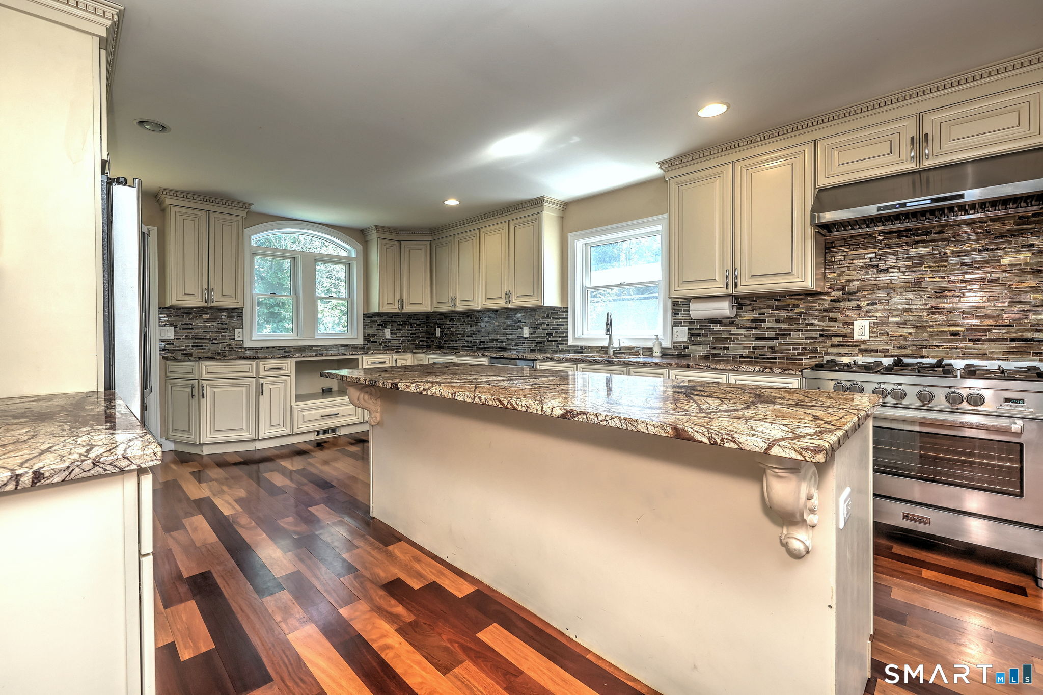 647 New Haven Avenue Property Photo 14