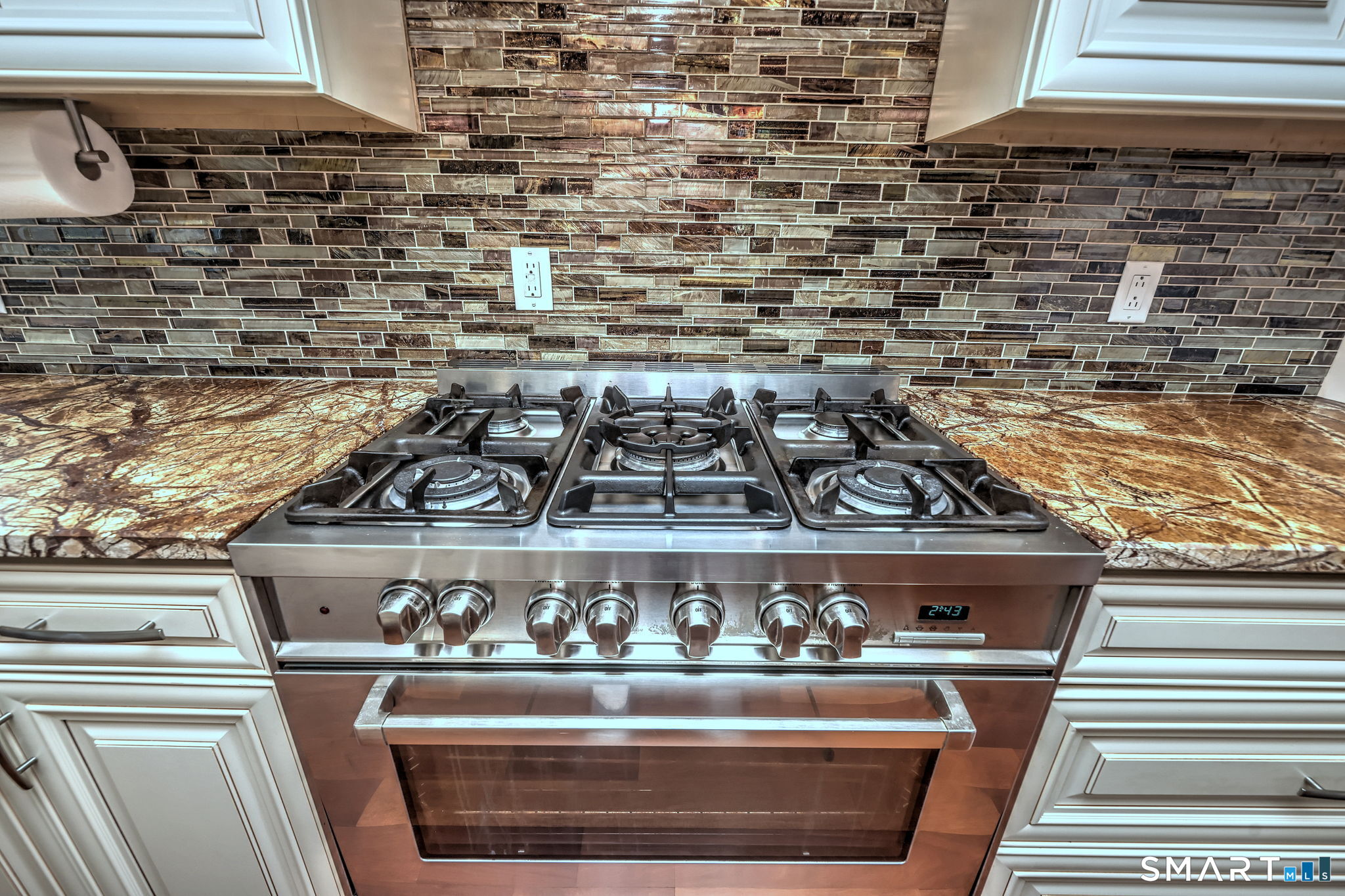 647 New Haven Avenue Property Photo 15