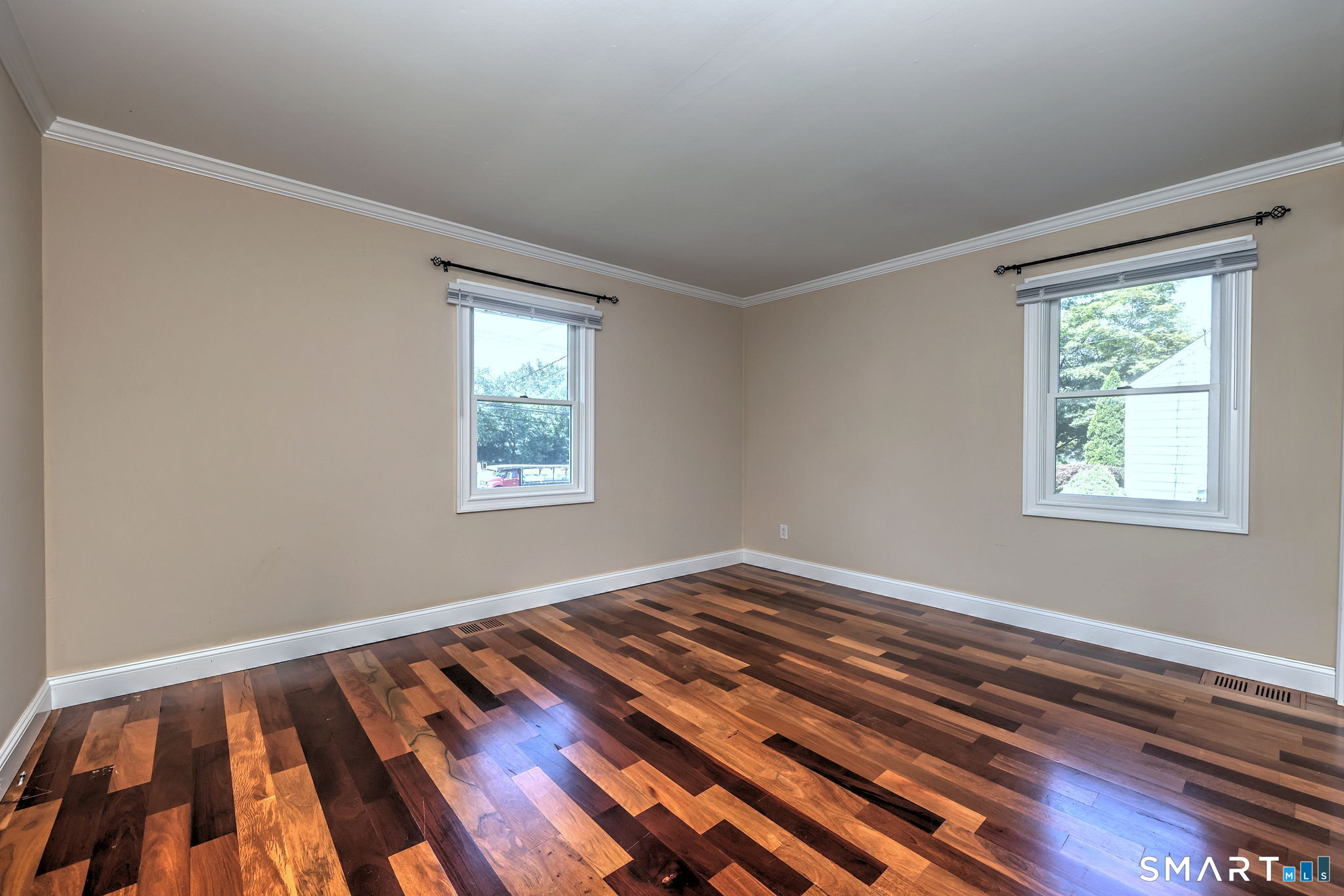 647 New Haven Avenue Property Photo 22
