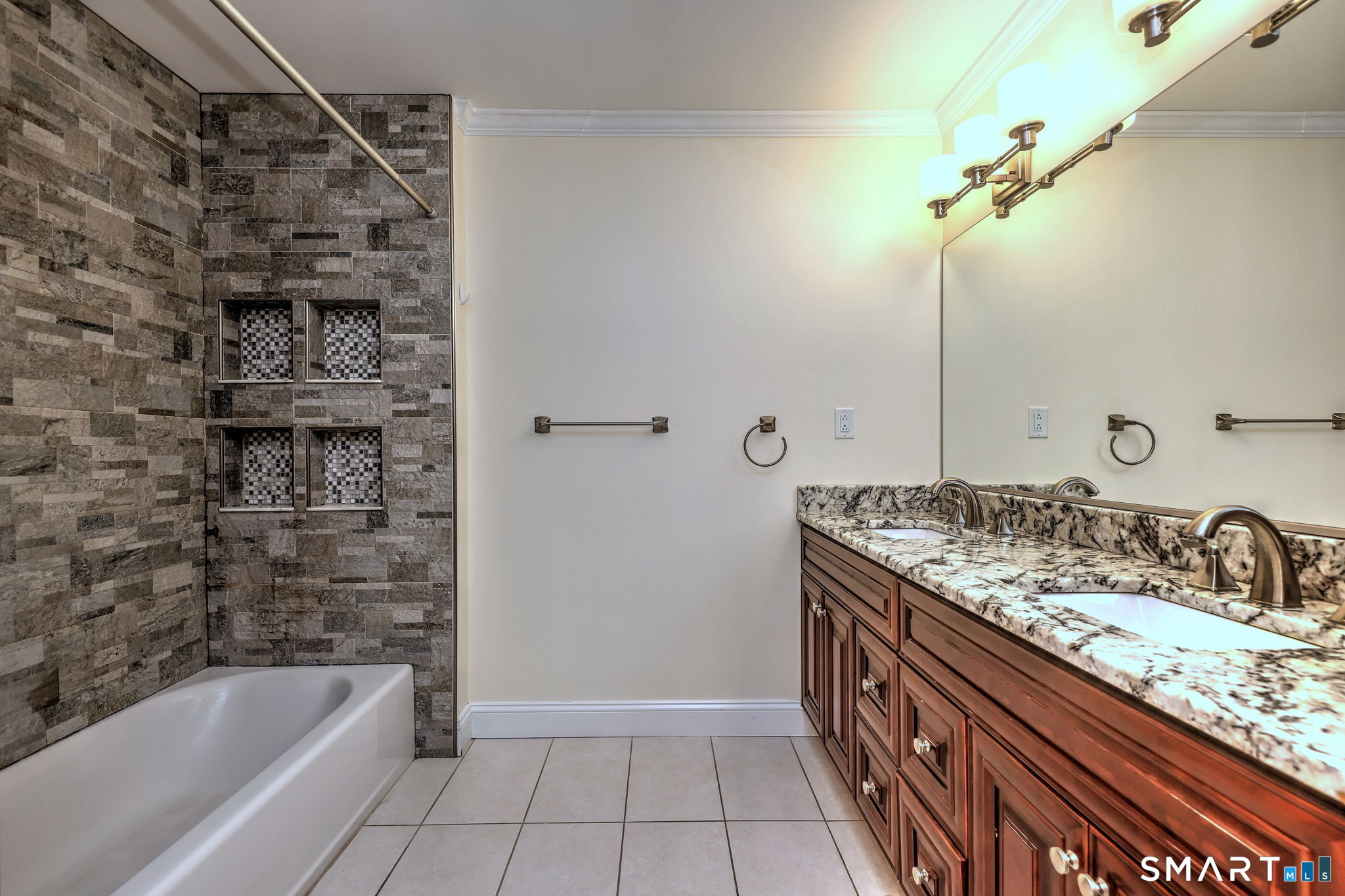 647 New Haven Avenue Property Photo 24