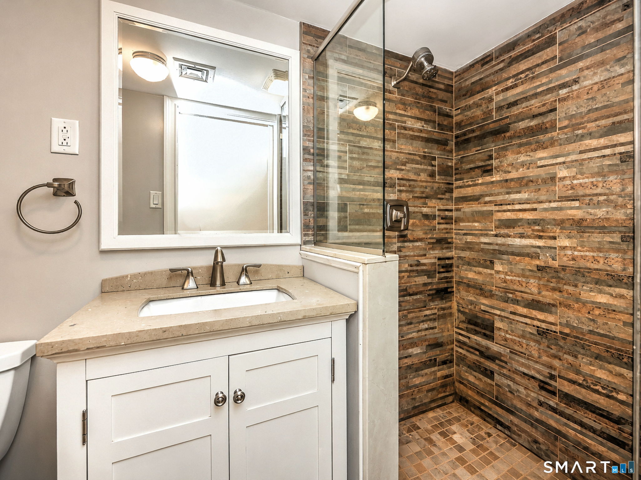 647 New Haven Avenue Property Photo 32