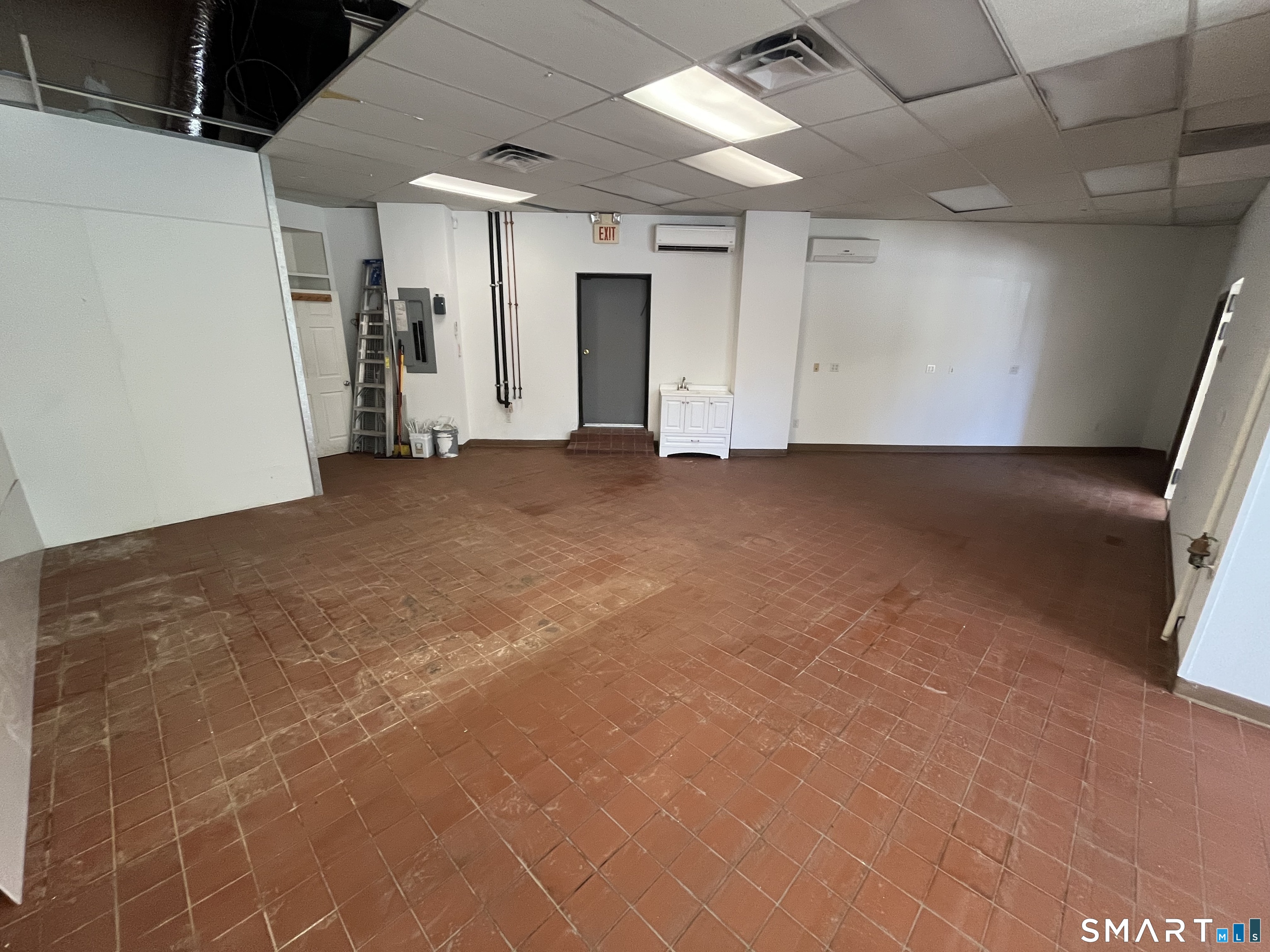 709 Winsted Road Property Photo 3