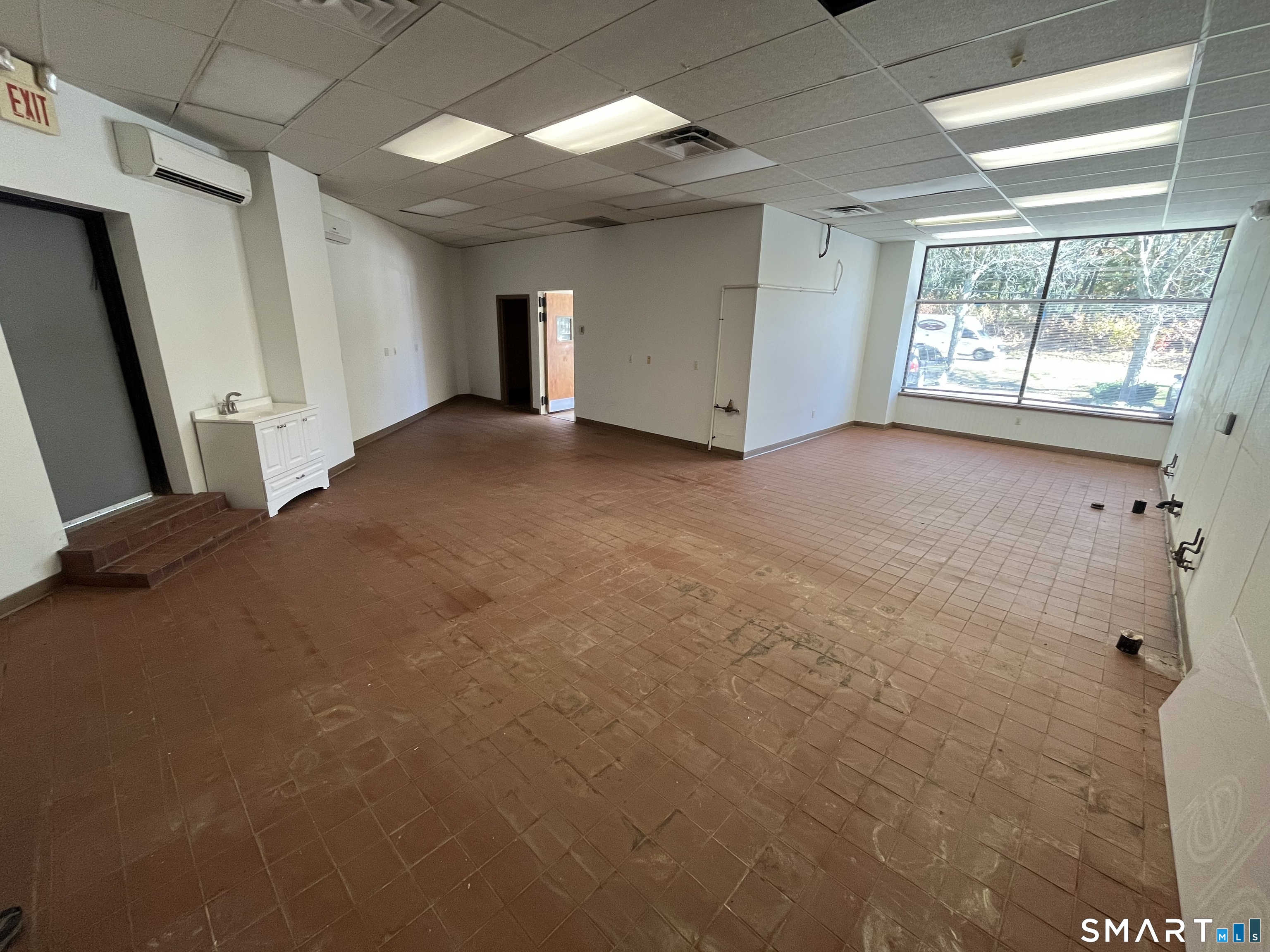 709 Winsted Road Property Photo 4