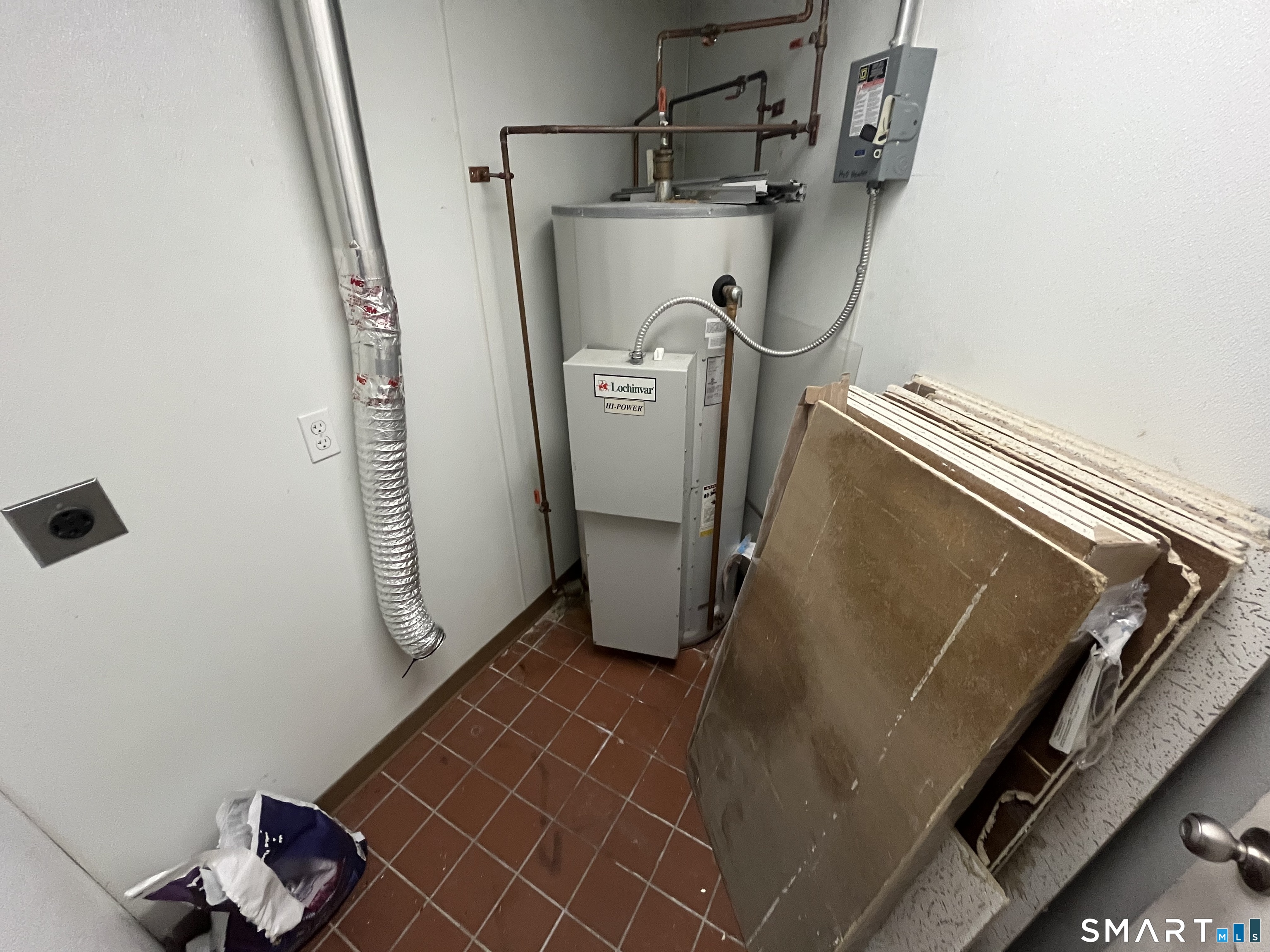 709 Winsted Road Property Photo 5