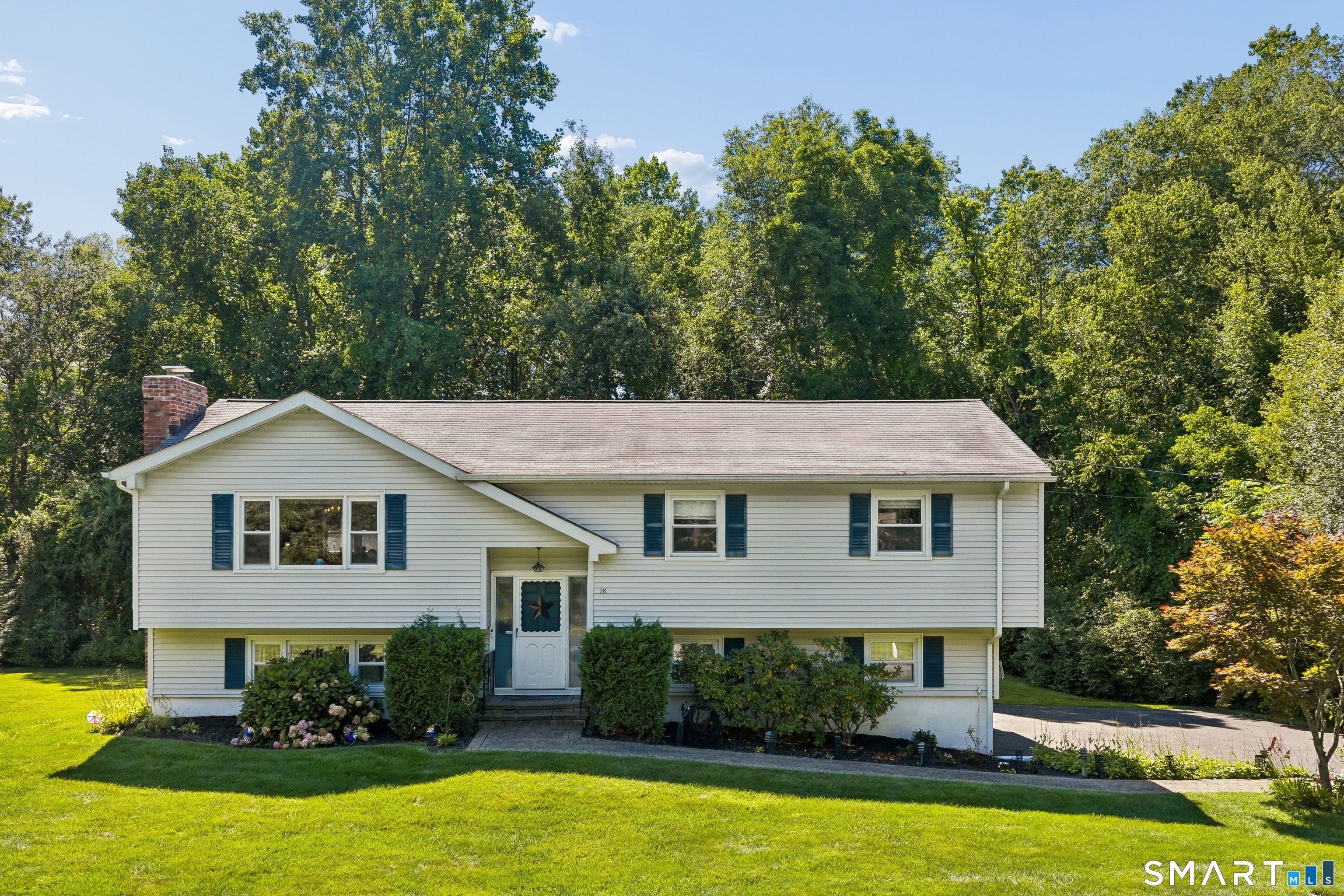 18 Woodcreek Road Property Photo 2