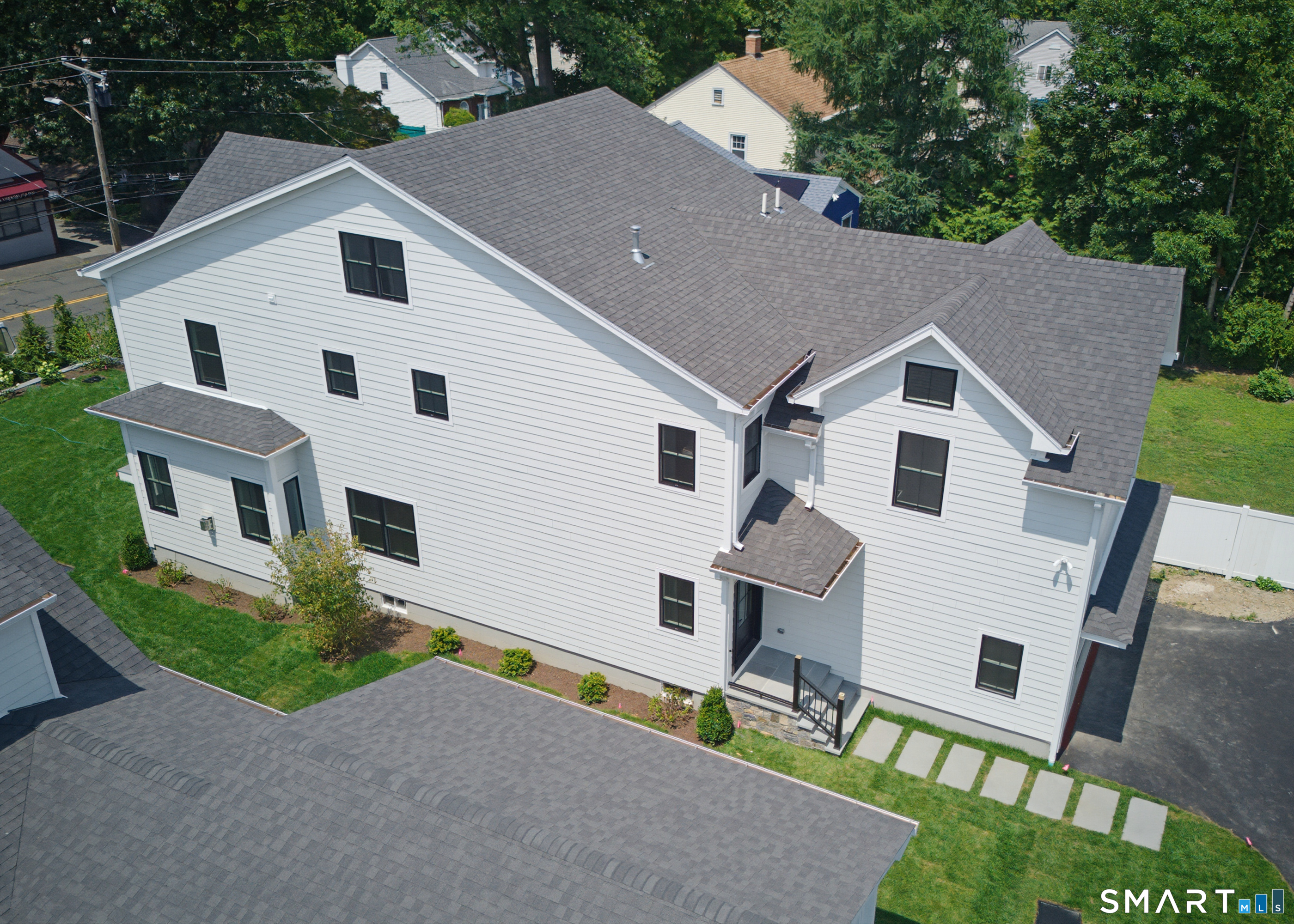 519 Newfield Avenue Property Photo 2