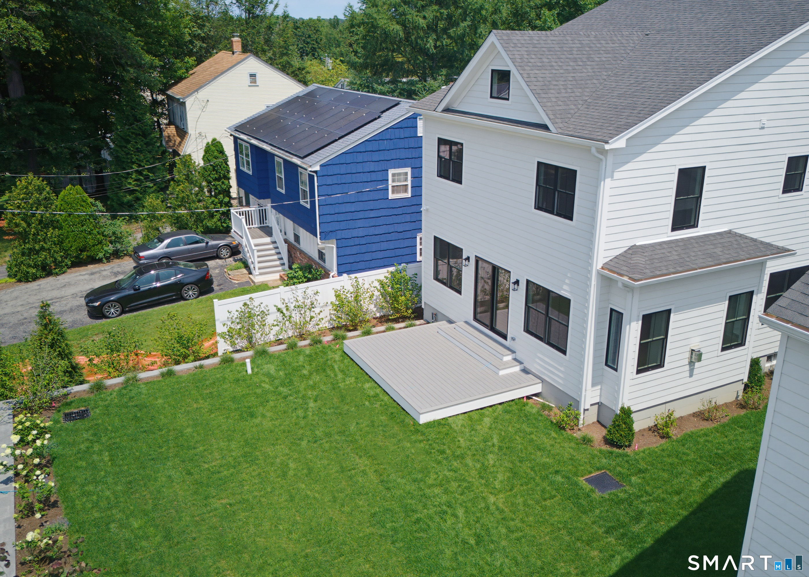 519 Newfield Avenue Property Photo 3