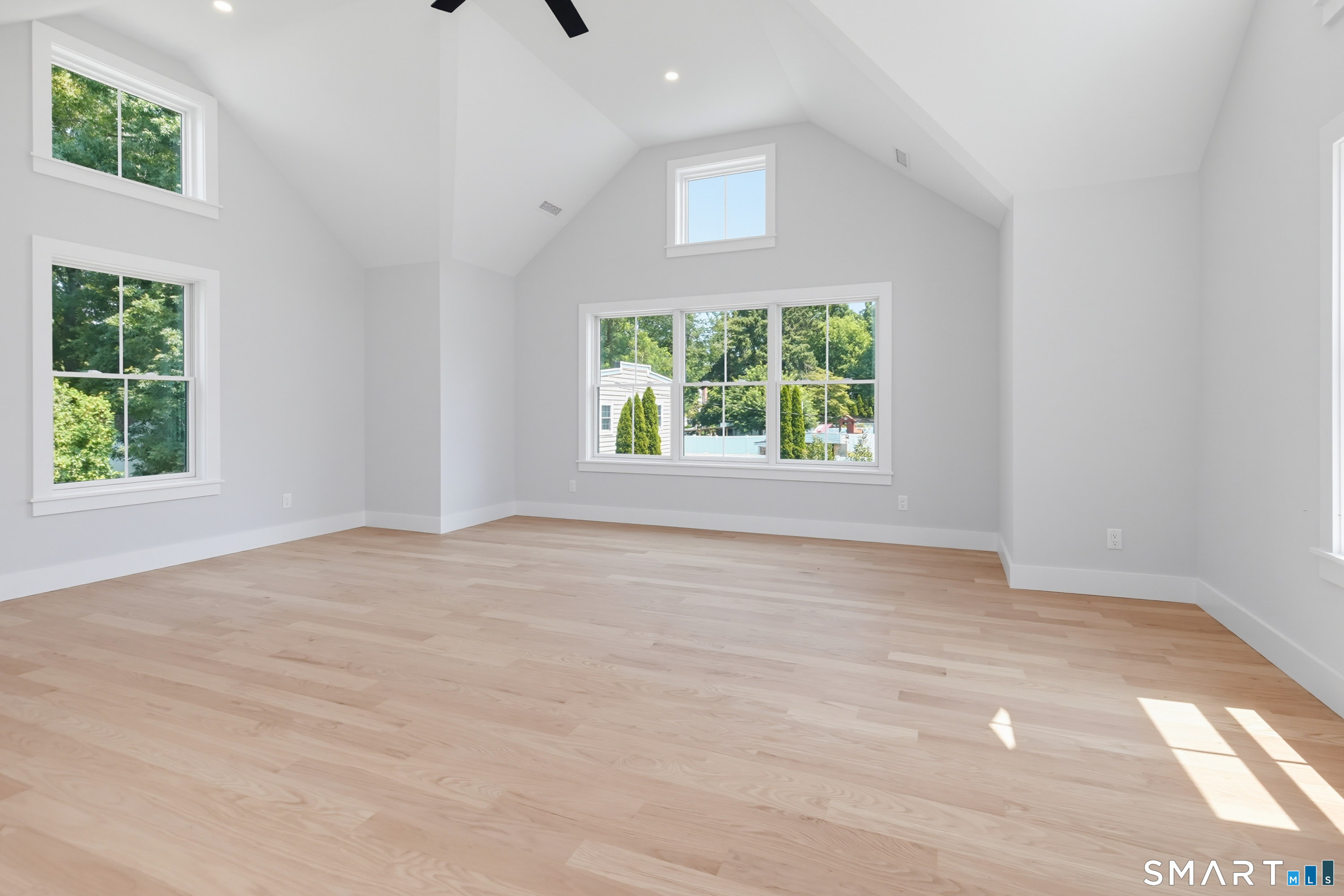519 Newfield Avenue Property Photo 19