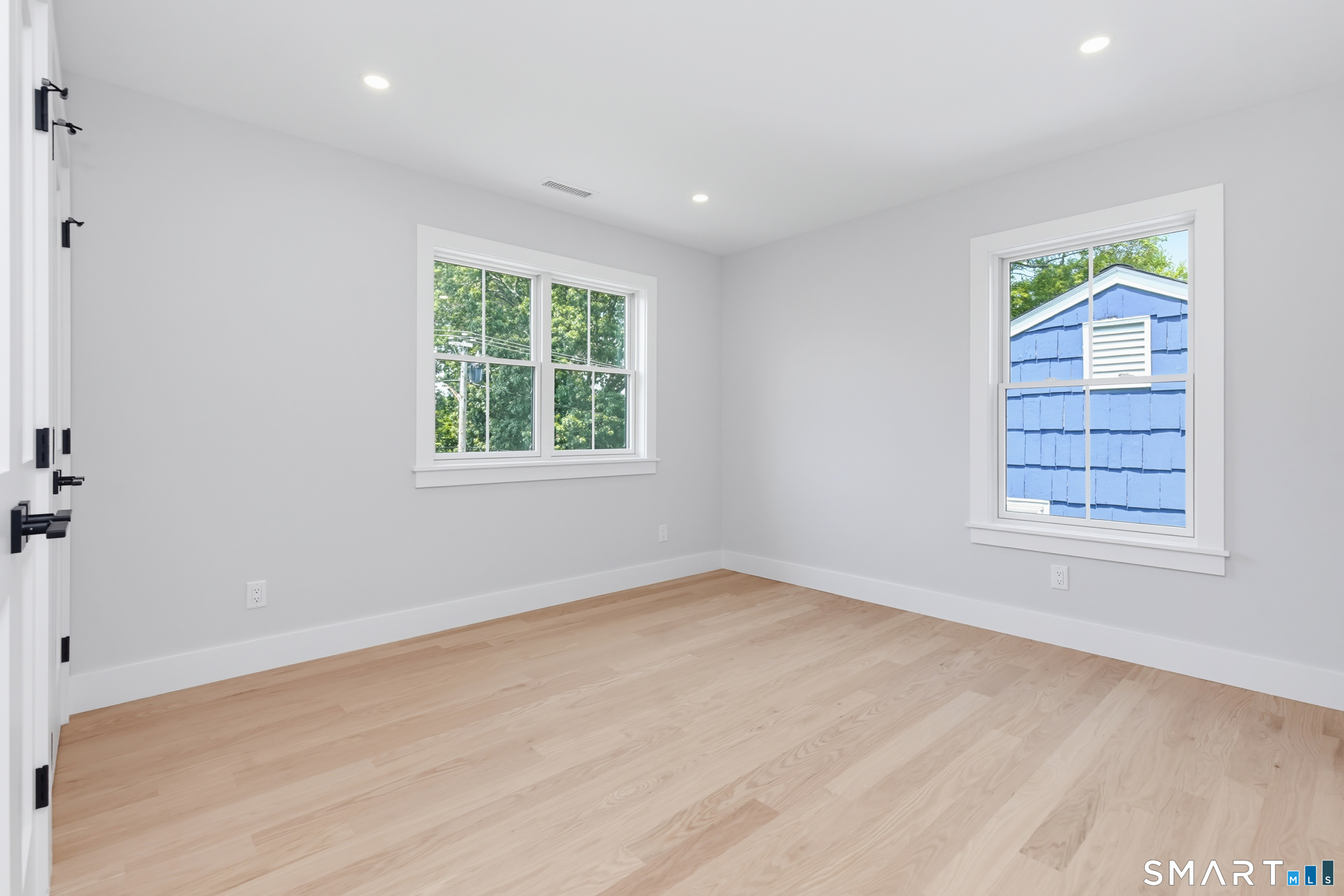 519 Newfield Avenue Property Photo 28