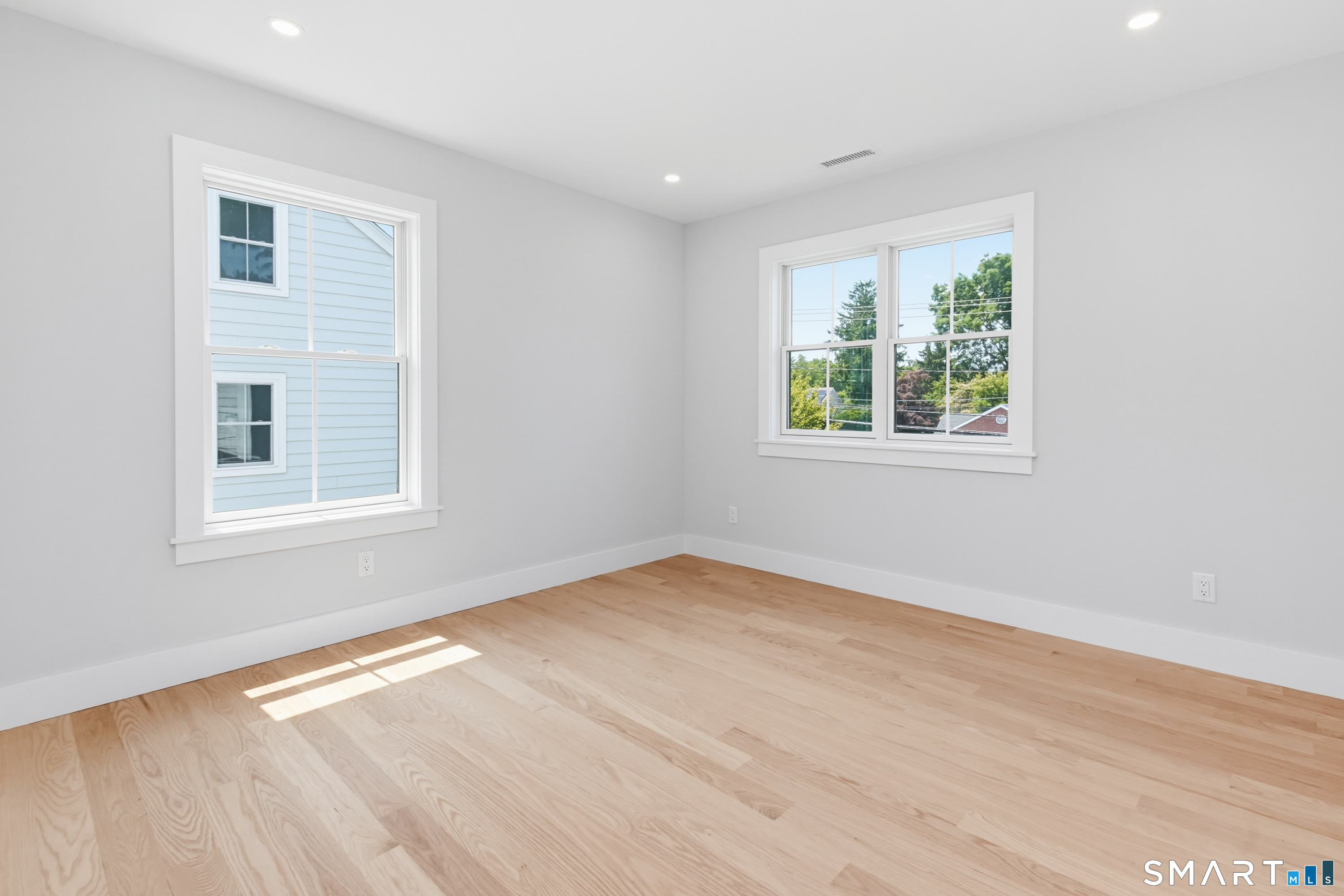519 Newfield Avenue Property Photo 32