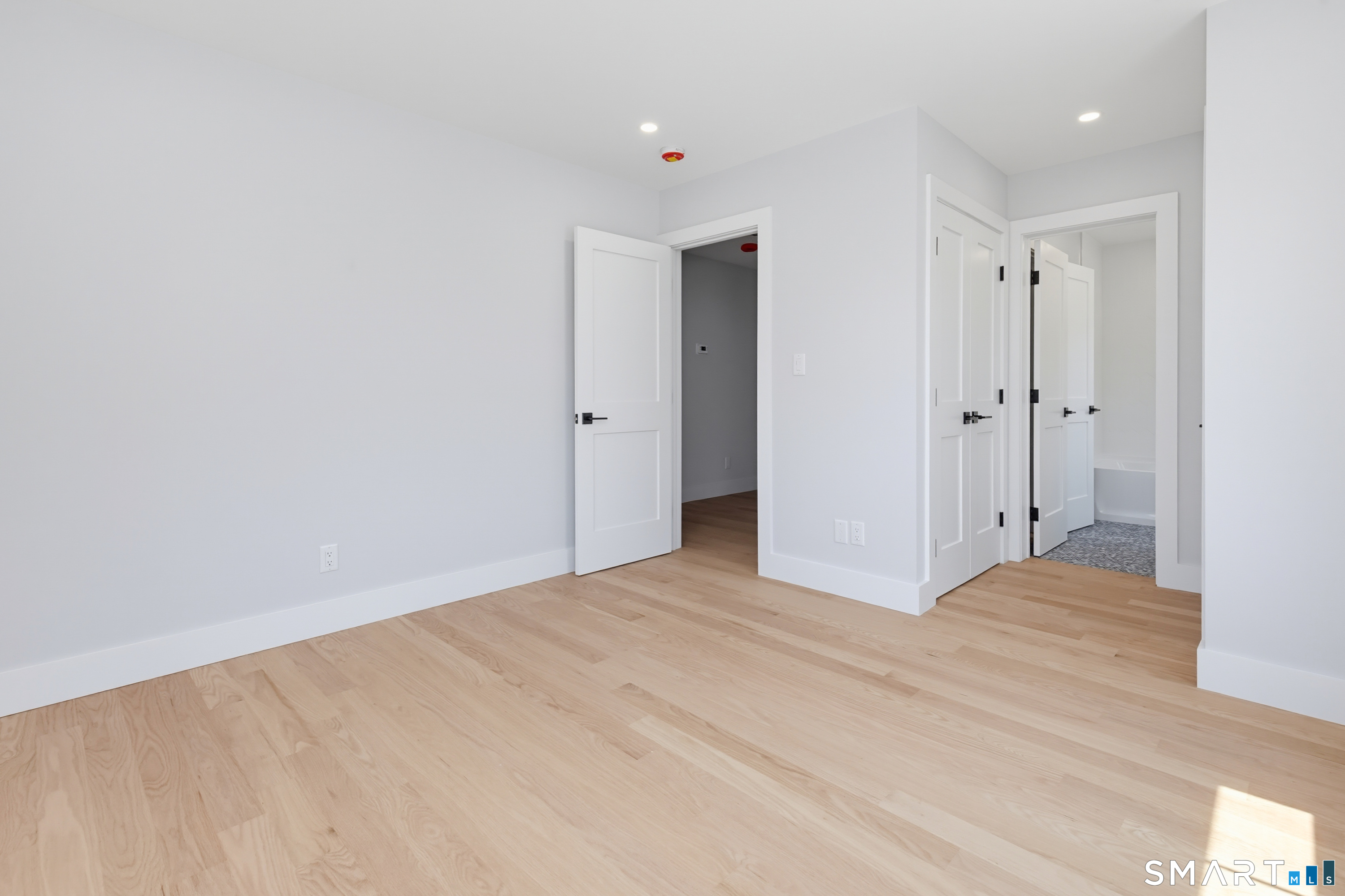 519 Newfield Avenue Property Photo 33