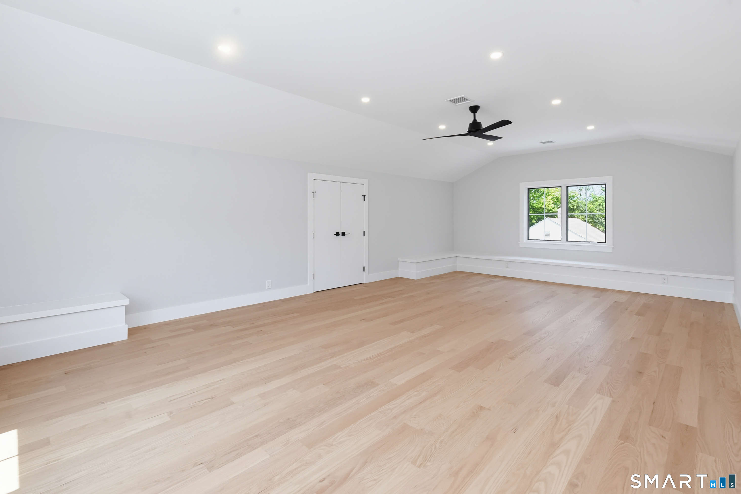 519 Newfield Avenue Property Photo 37